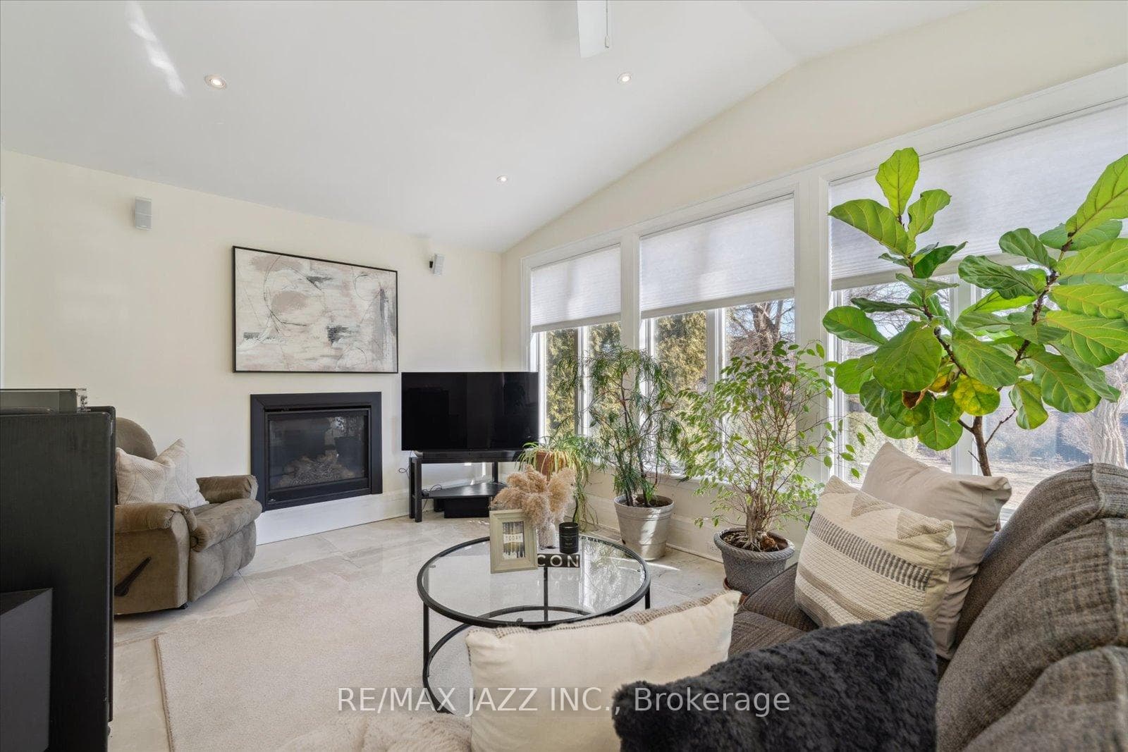 473 Masson Street photo 19