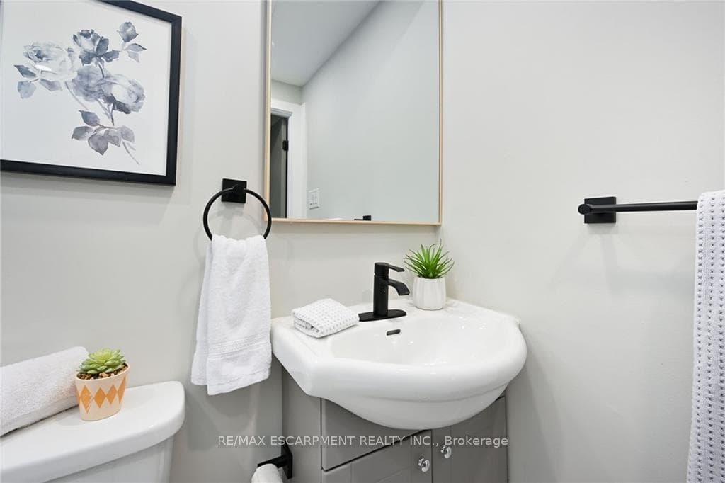8 Lyndhurst Street photo 32
