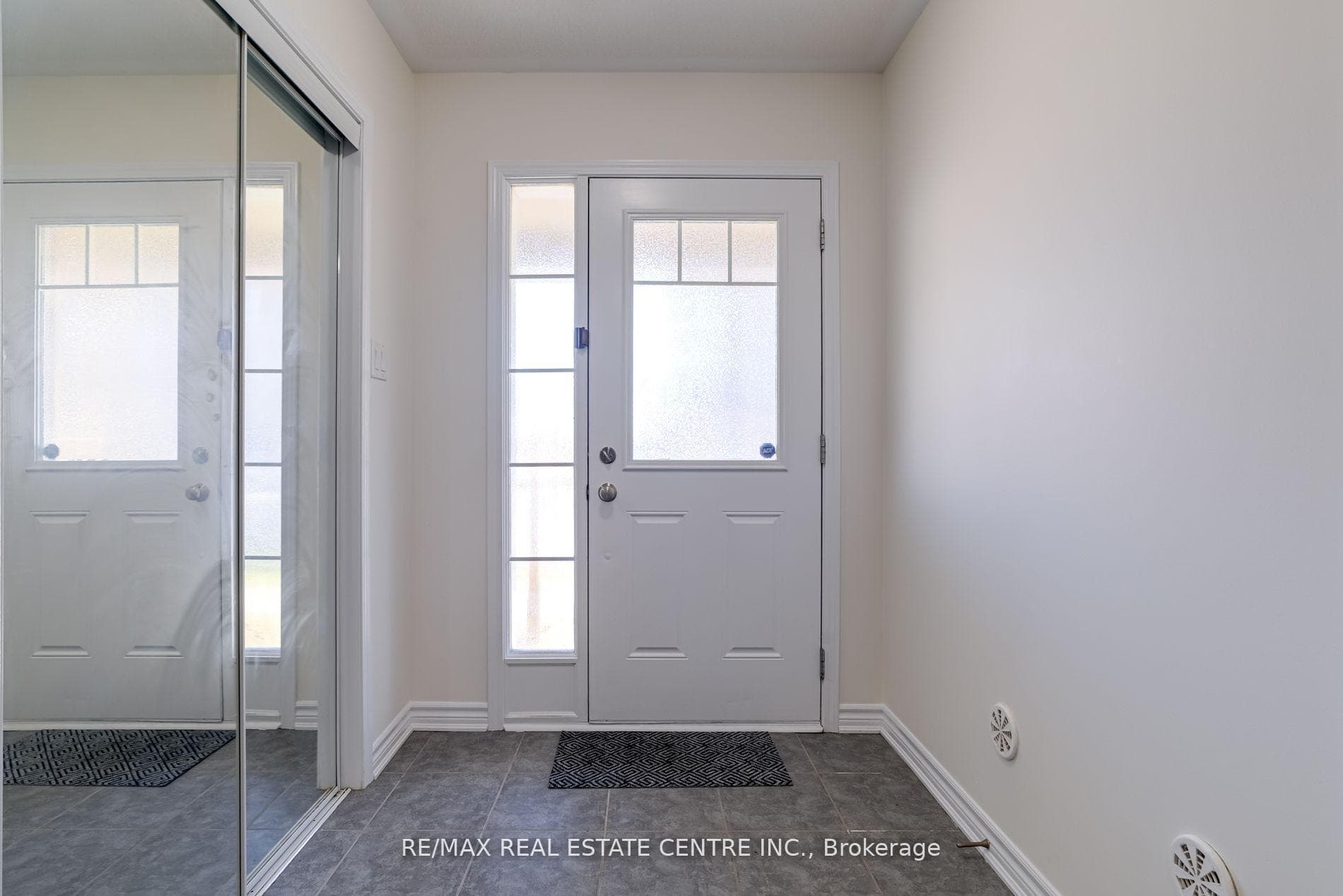 4 Metro Crescent photo 3