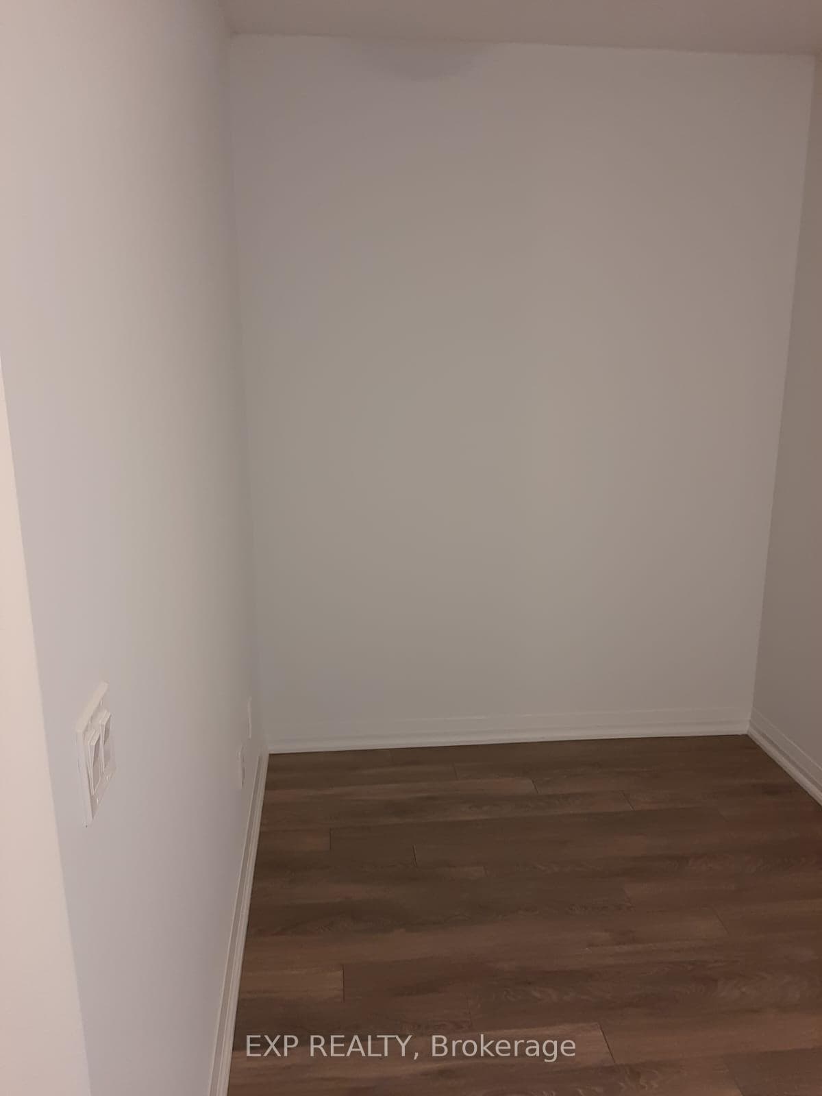30 Meadowglen Place Unit 2301 photo 4