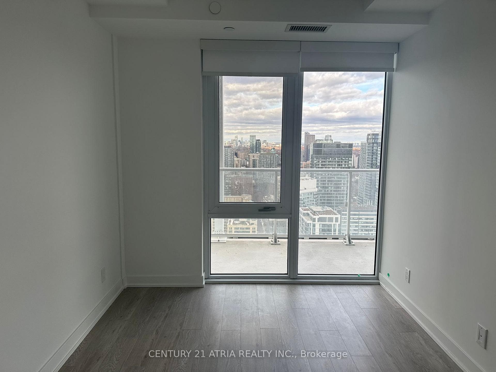 88 Queen Street Unit 5501 photo 17
