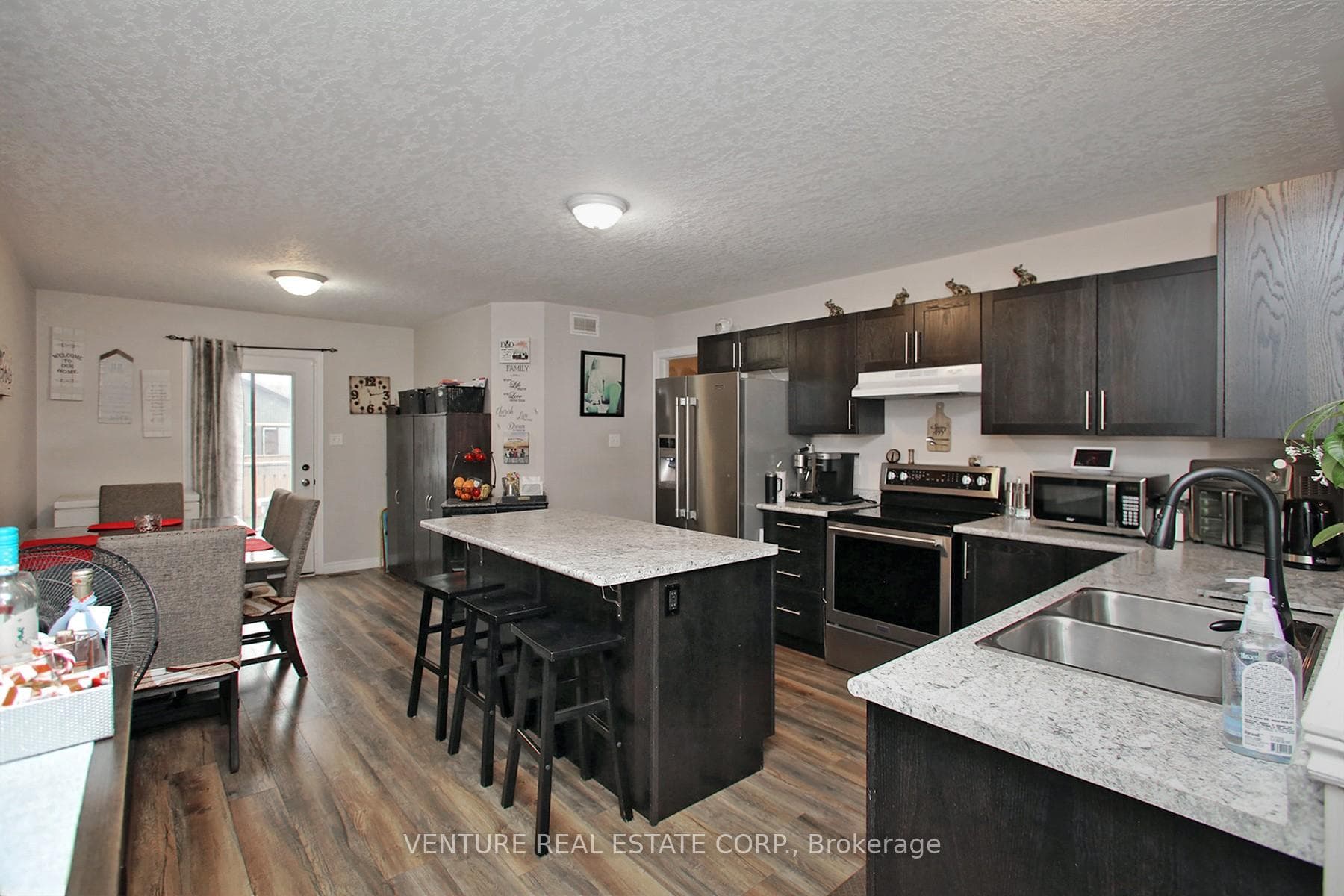 1023 Barton Avenue photo 6