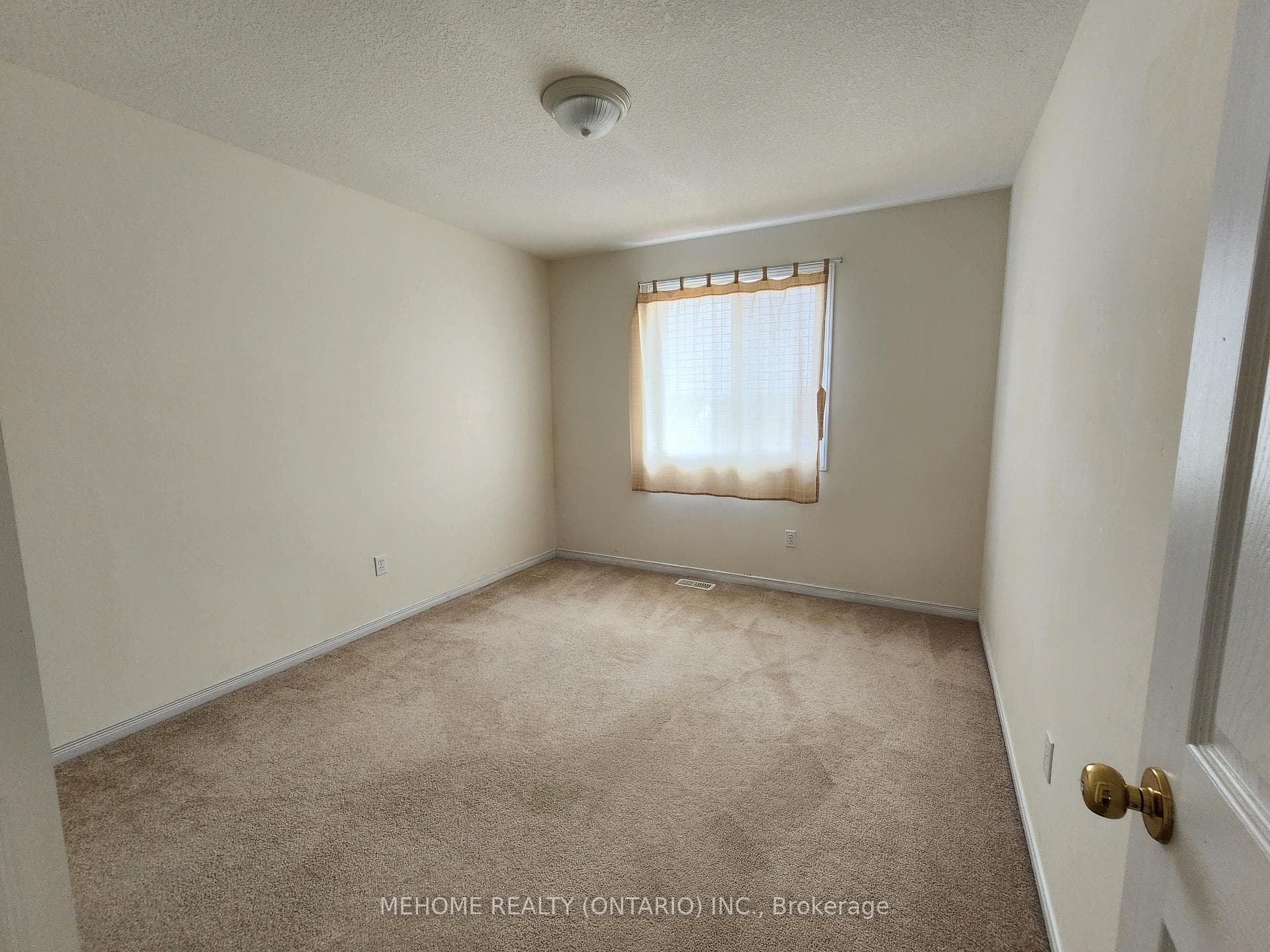 369 Wake Robin Crescent photo 9