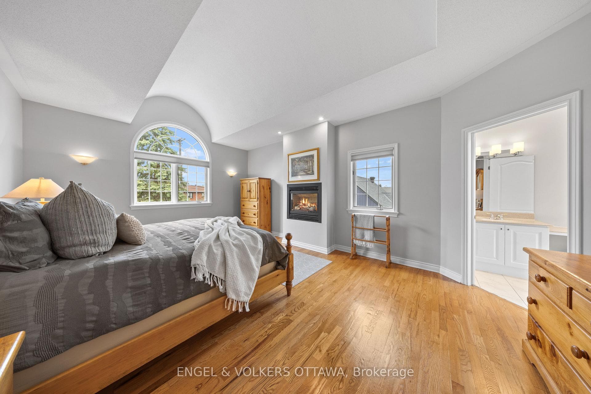 1014 Stormont Street photo 24