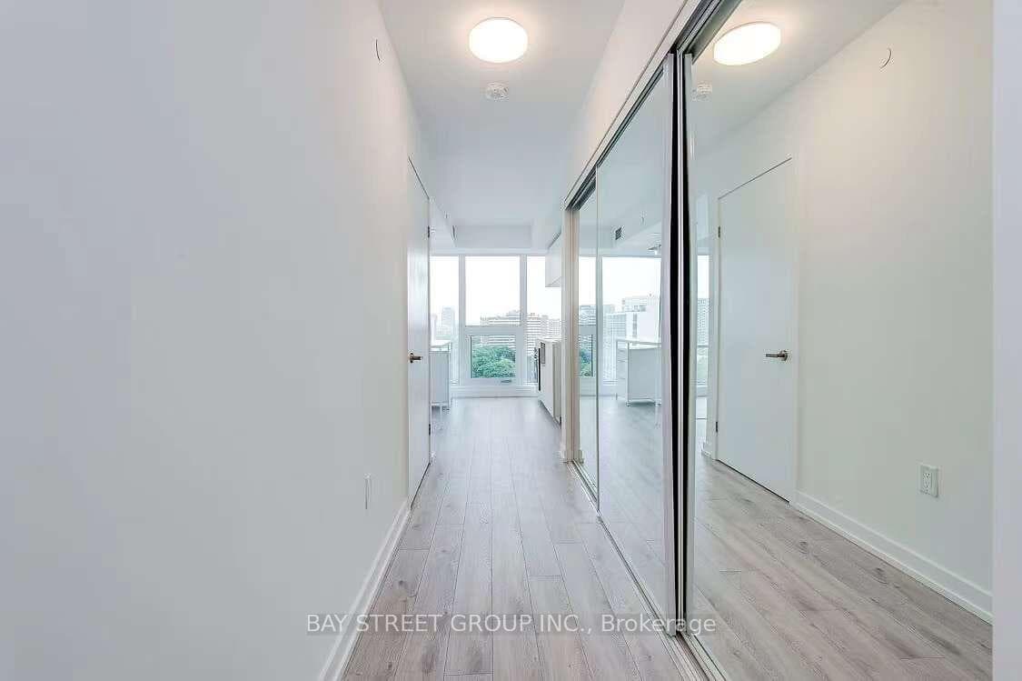 77 Shuter Street Unit 1107 photo 8