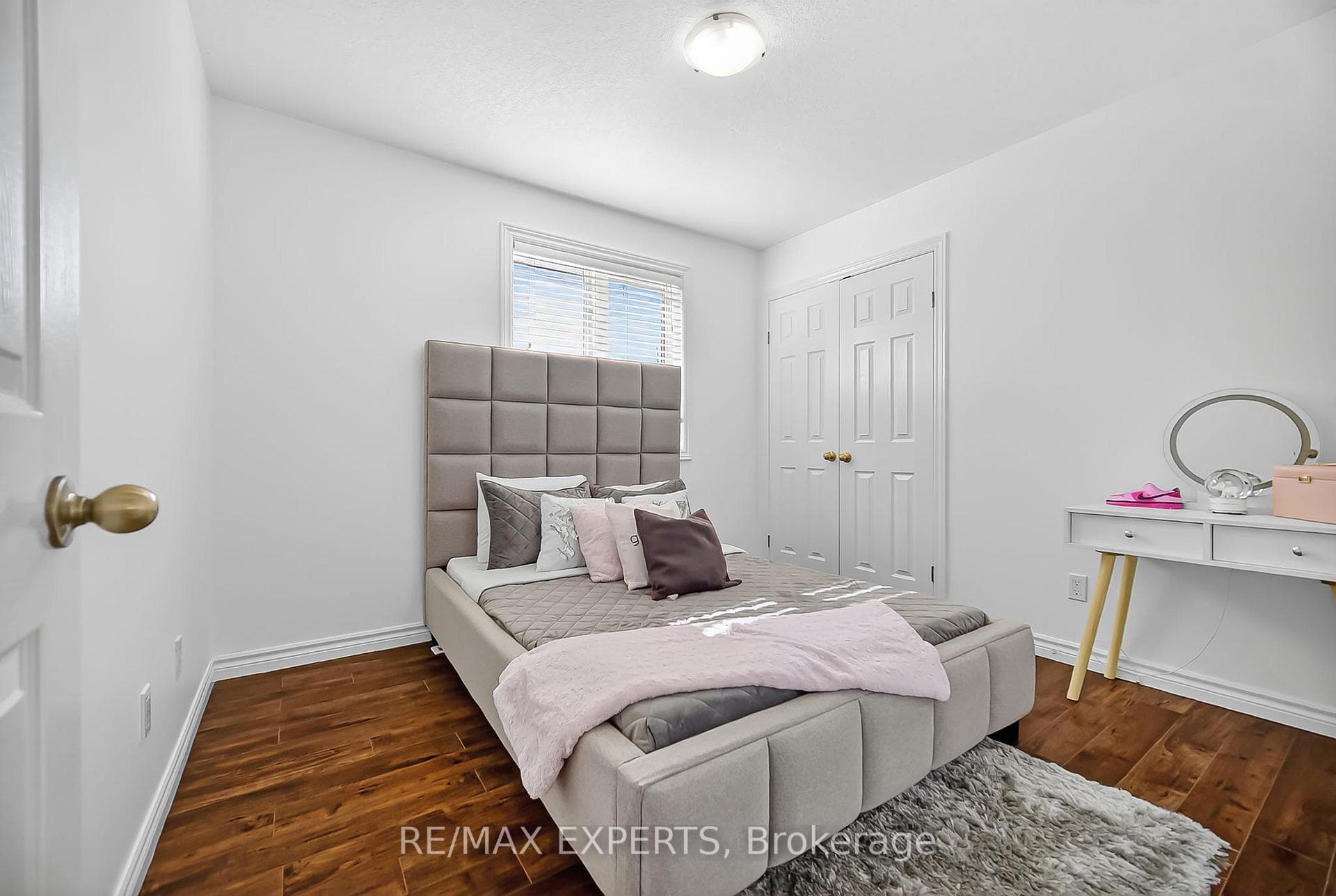 936 Talisman Crescent photo 27
