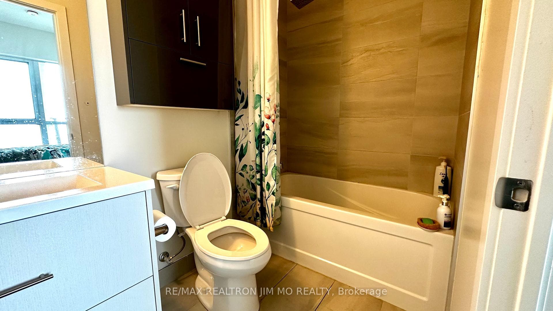 188 FAIRVIEW MALL Drive Unit 522 photo 12