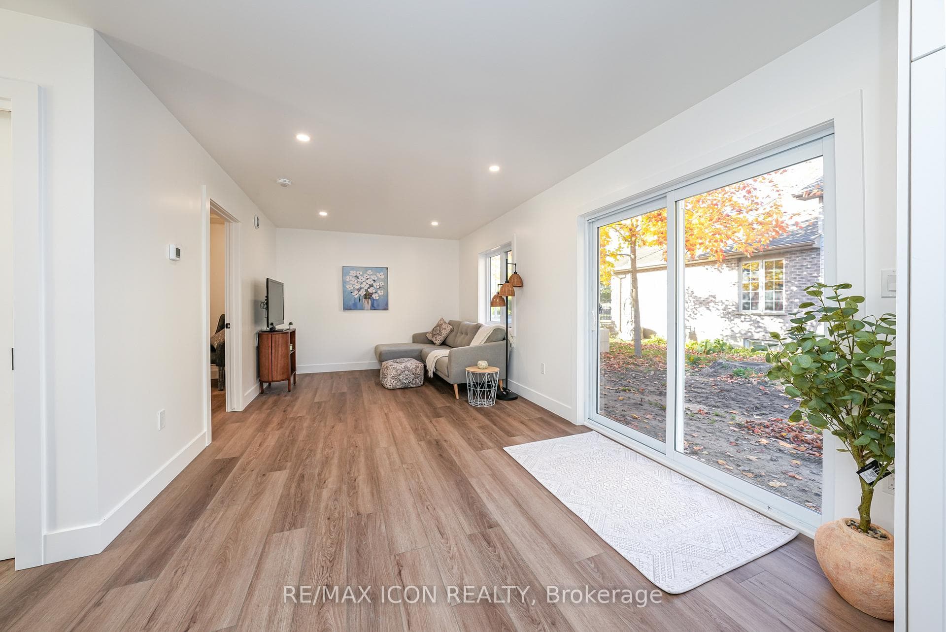 218 Ardross Street Unit 2 photo 2