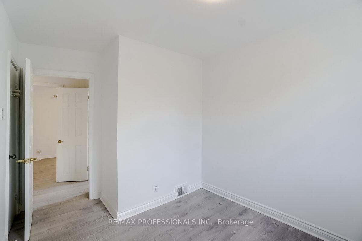 351 Maurice Drive photo 20