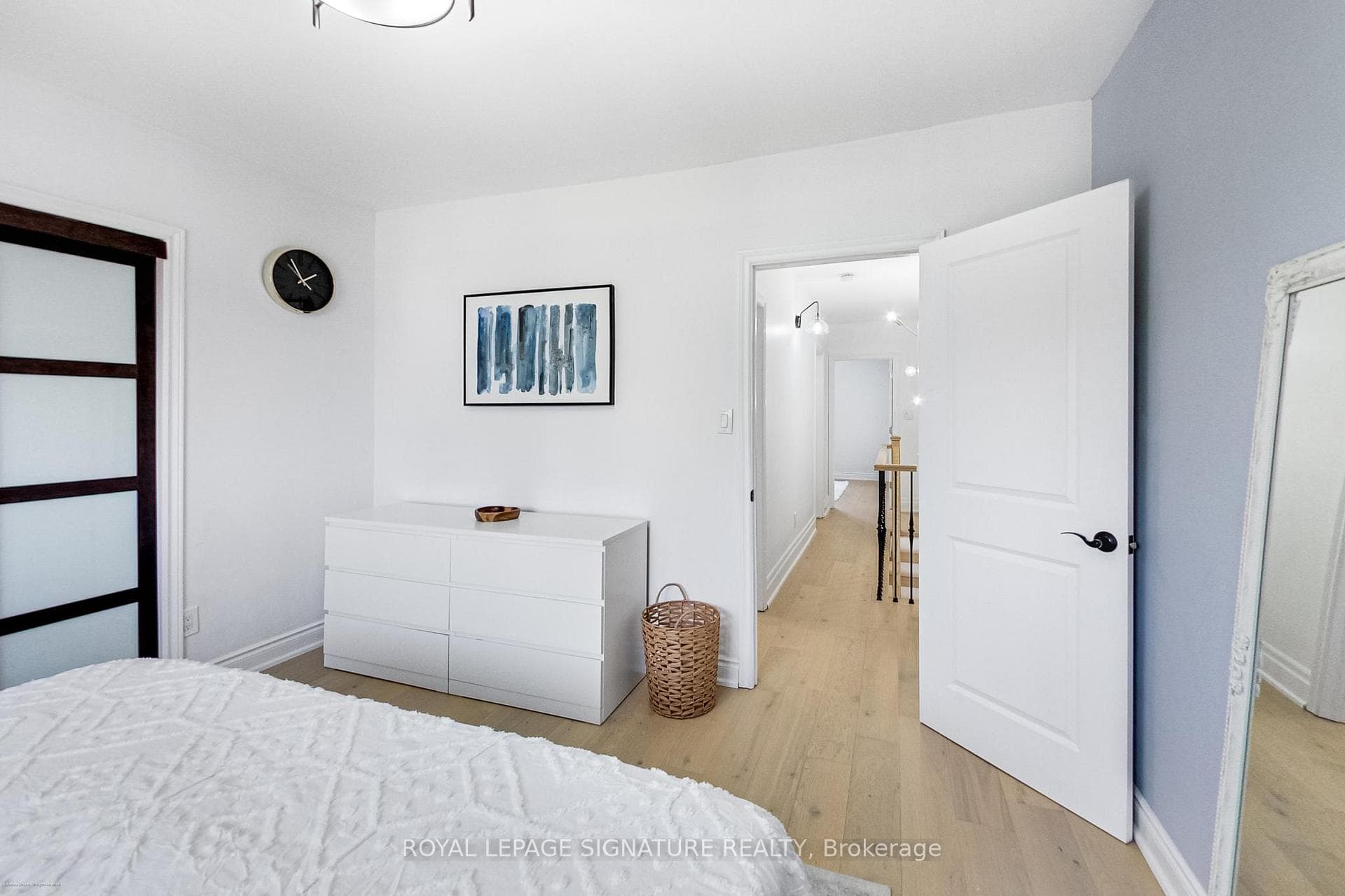 15 Glebeholme Boulevard photo 27