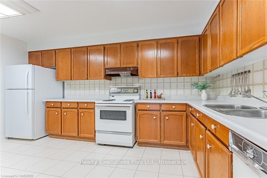 2175 MARINE Drive Unit 202 photo 16