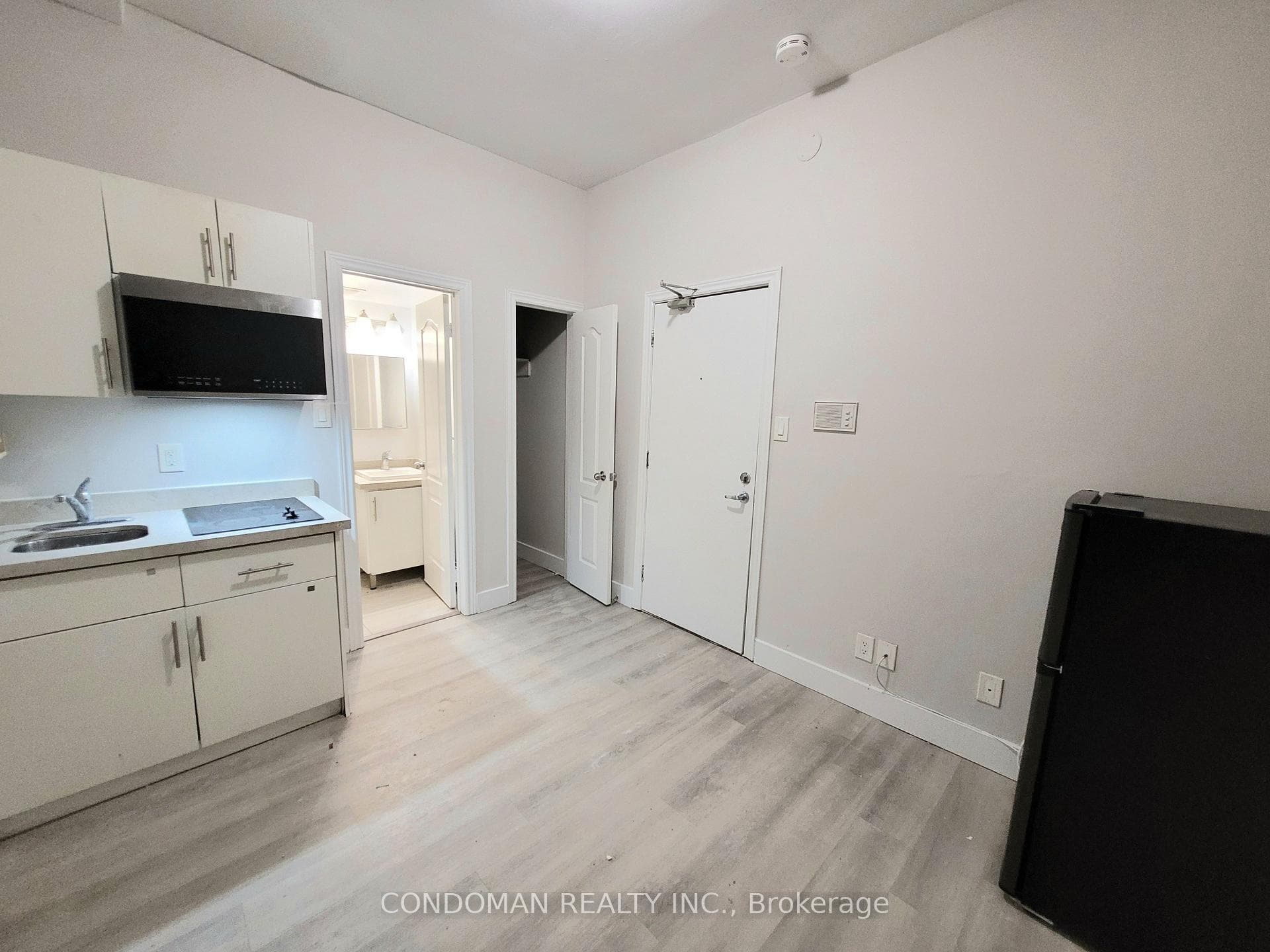 1371 King Street Unit 204 photo 2