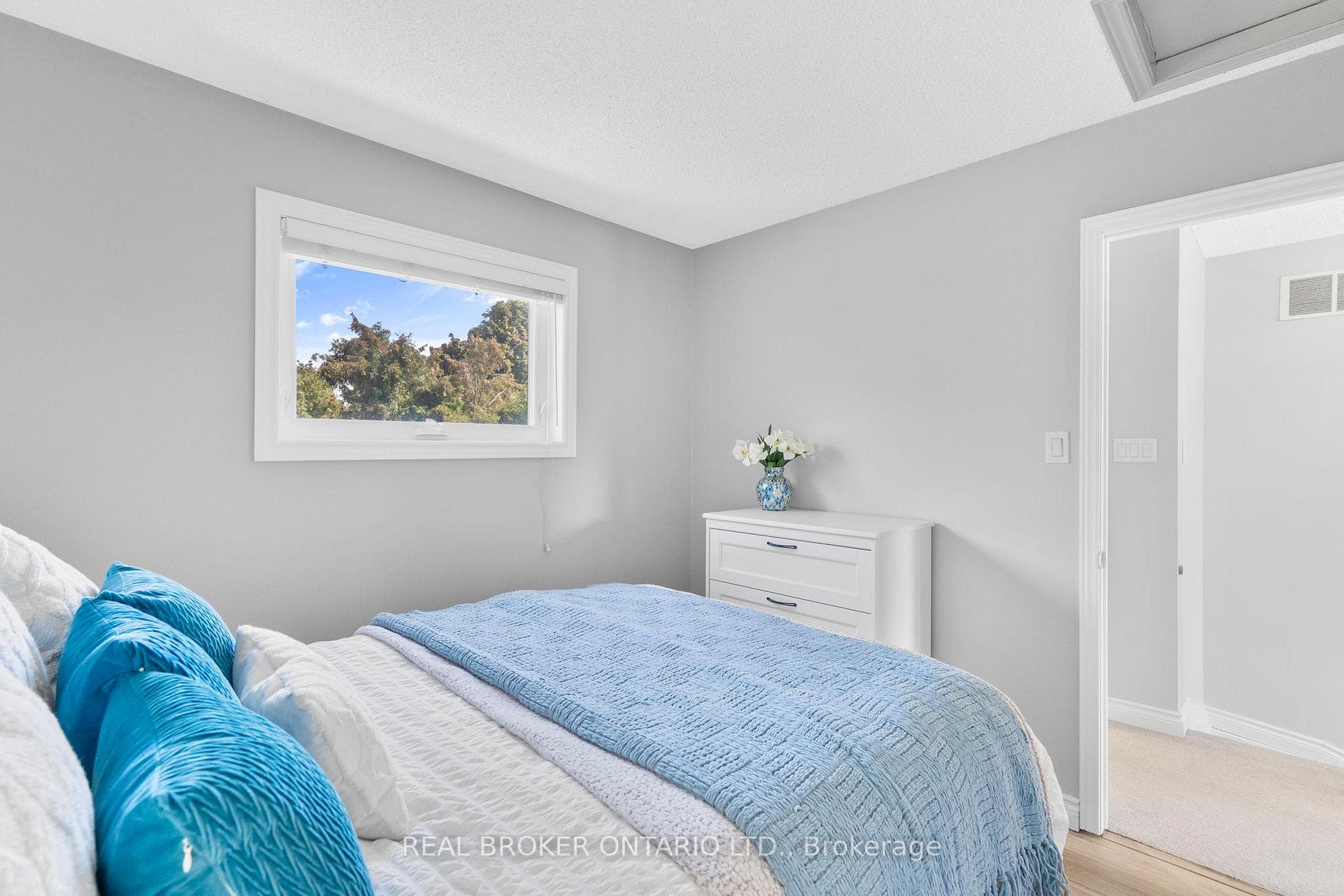 40 Davis Crescent photo 28