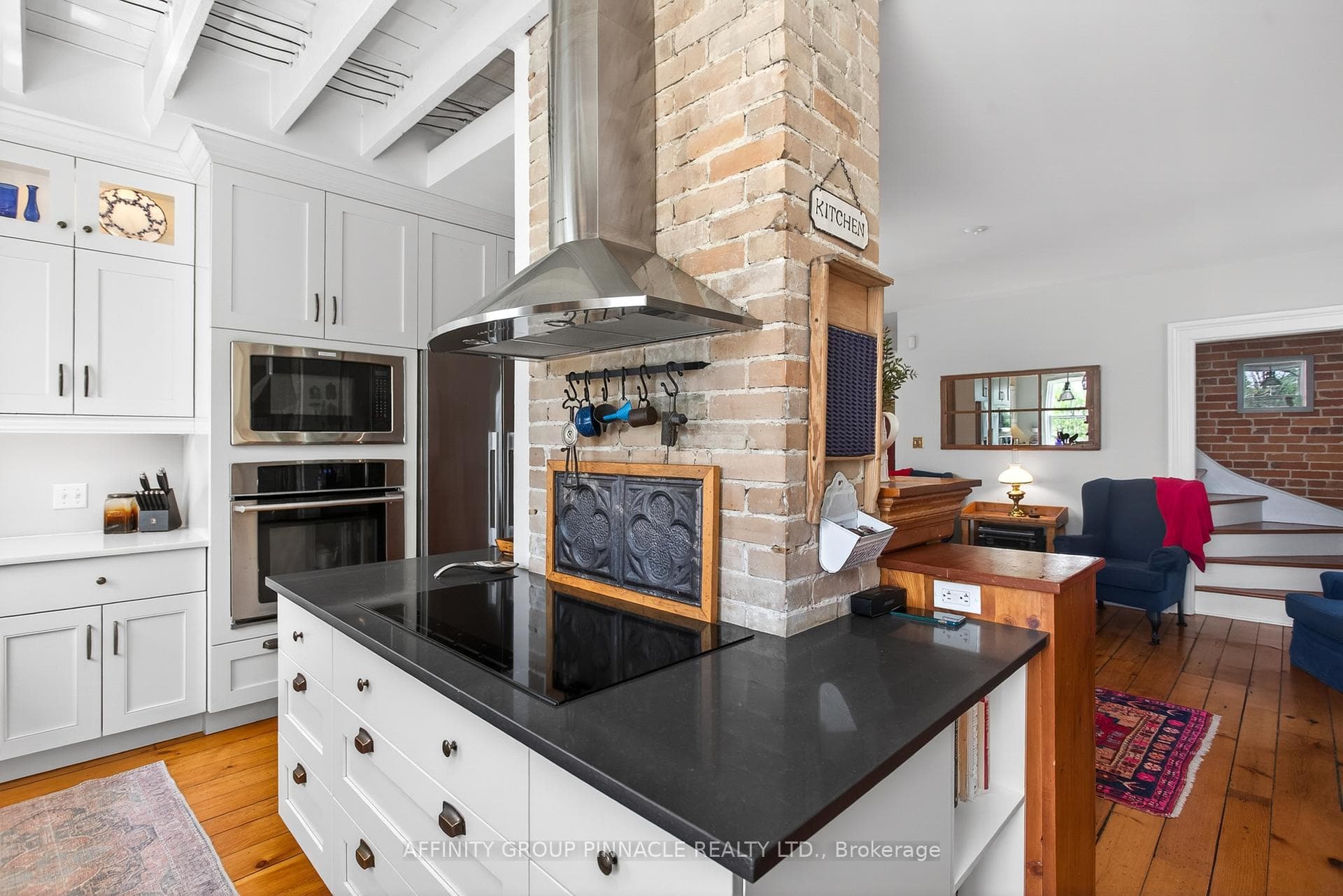 145 King Street photo 21