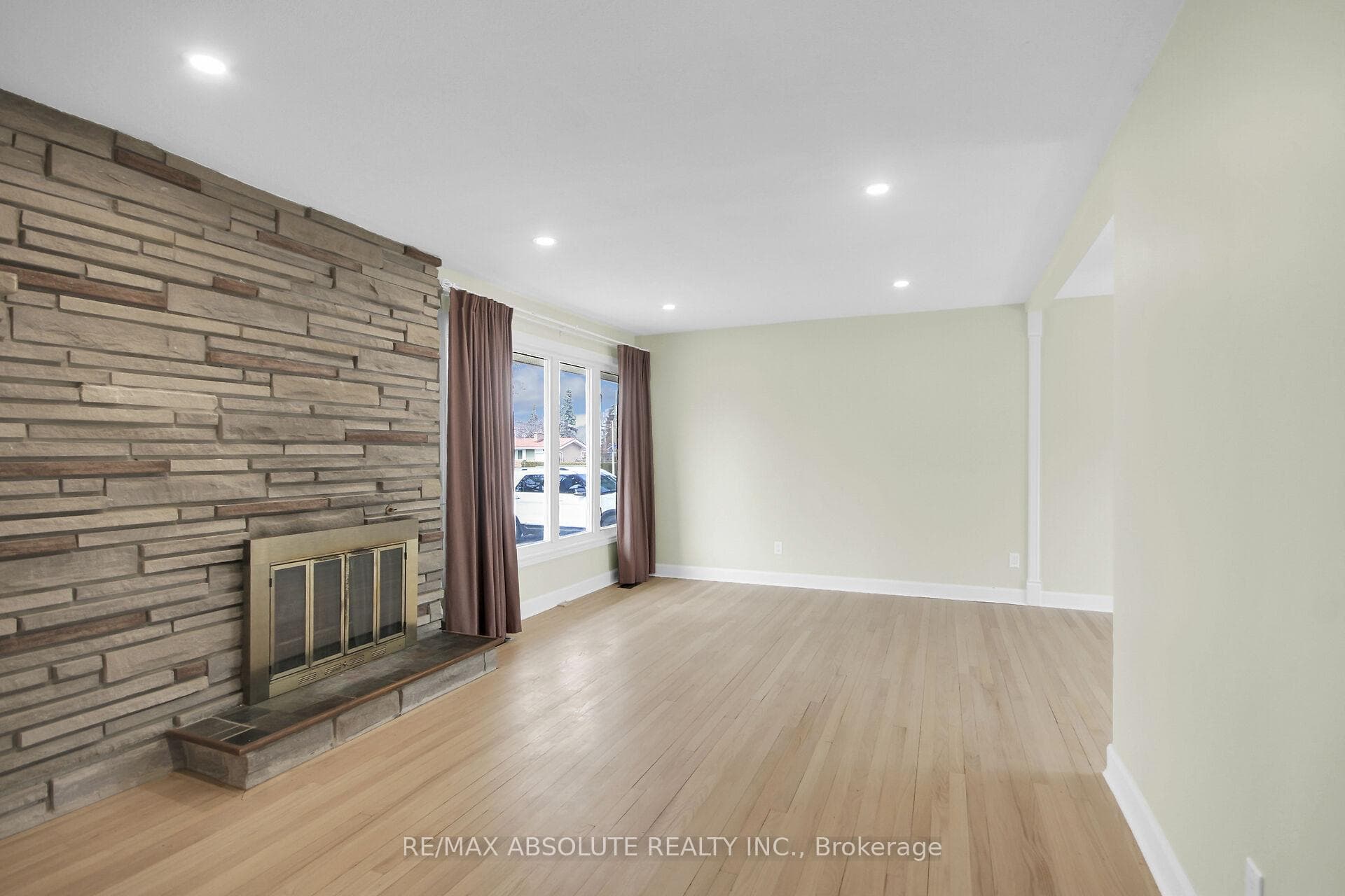 60 Foothills Drive photo 4