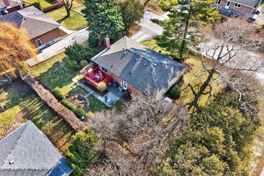 387 Walton Street photo 40