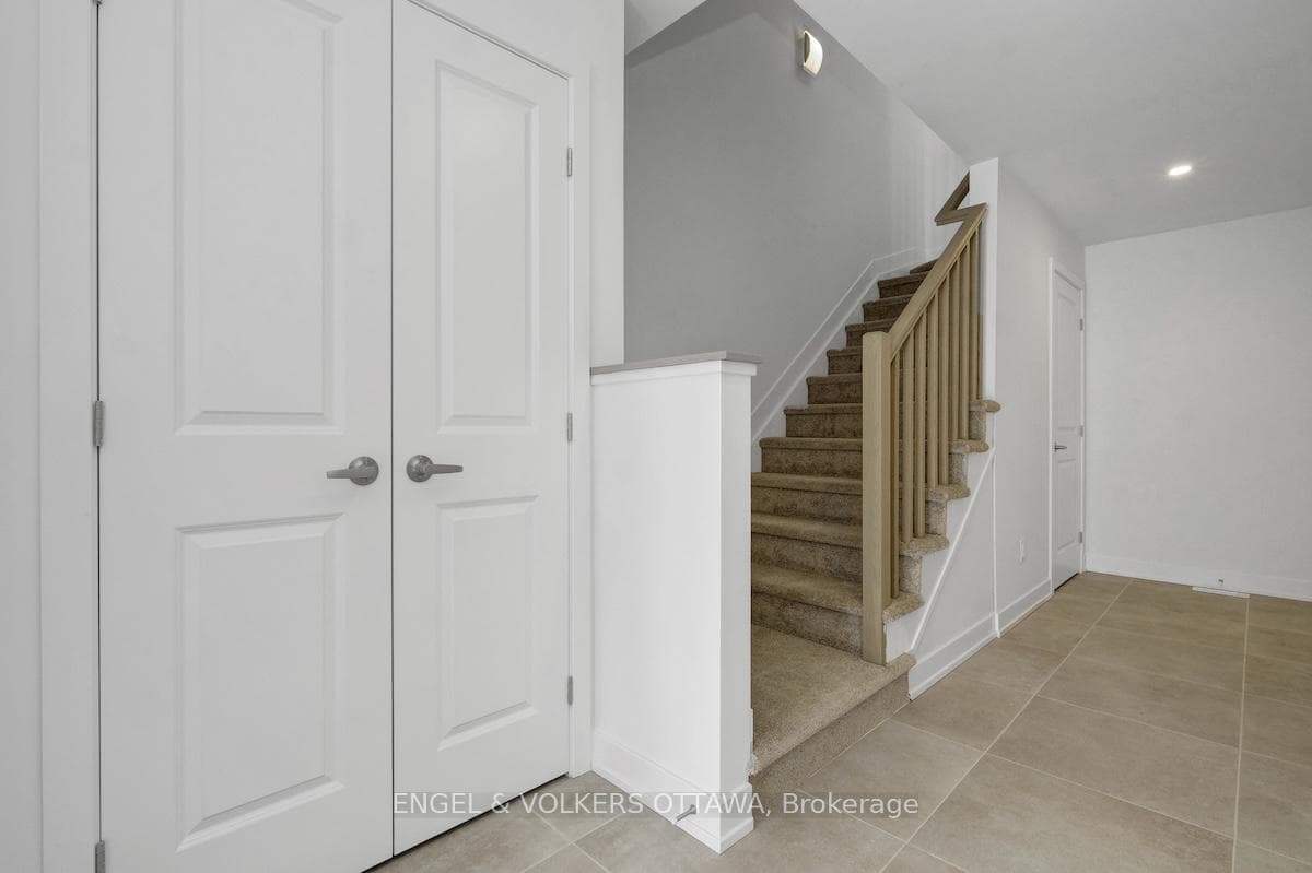 584 Arbia Ridge photo 4