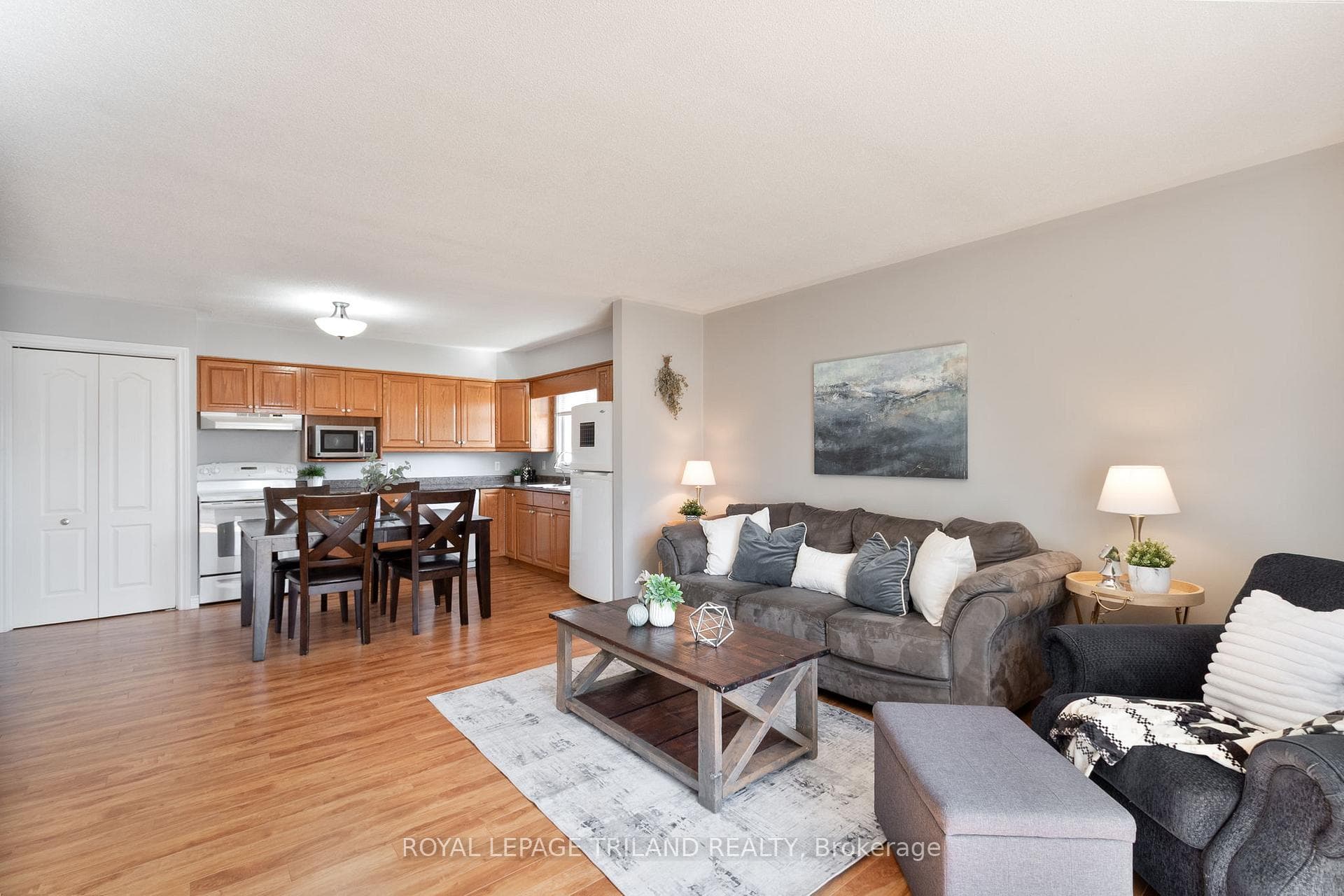 294 TALBOT Street photo 16