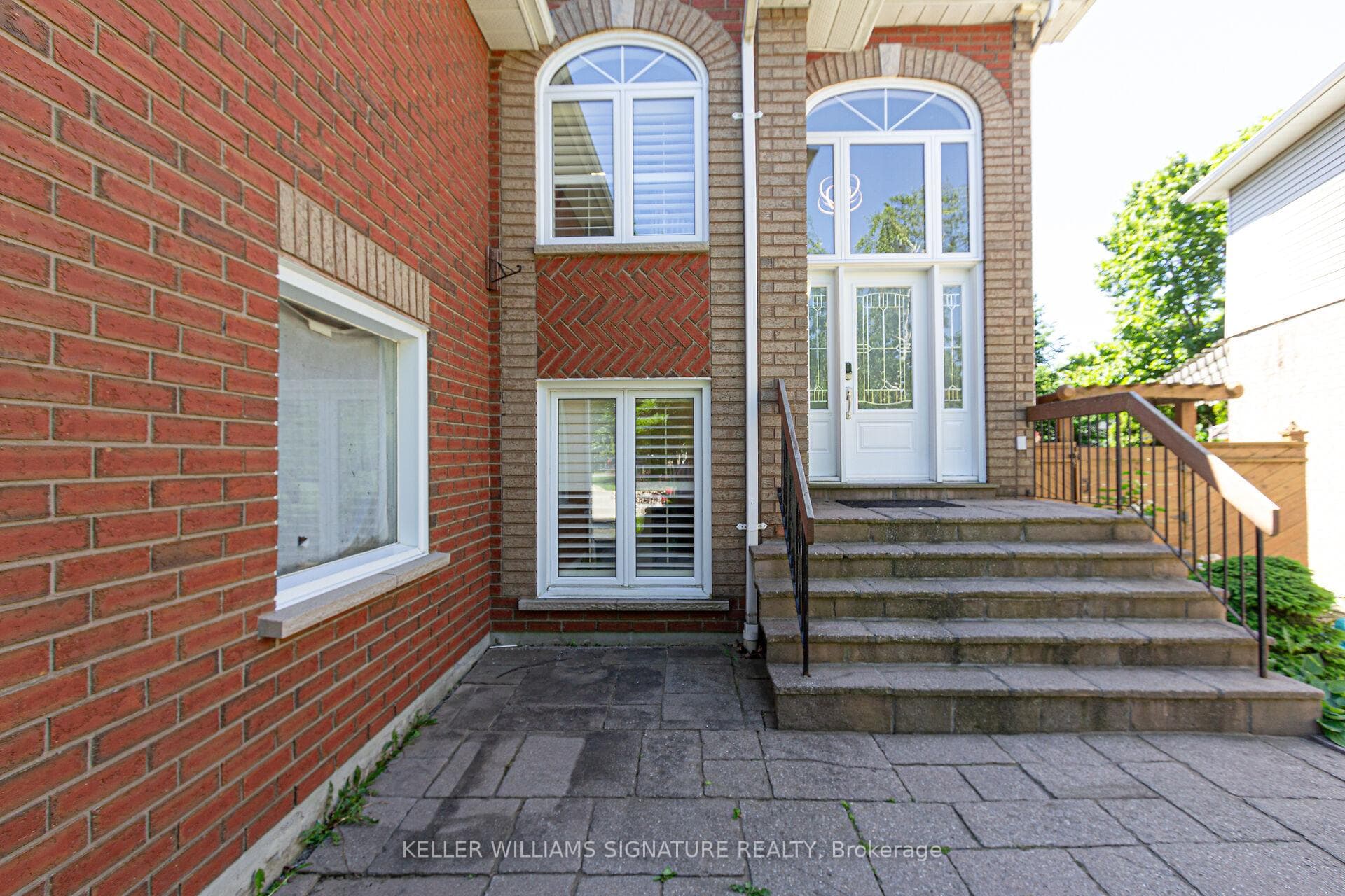 6 Brookhurst Crescent photo 3