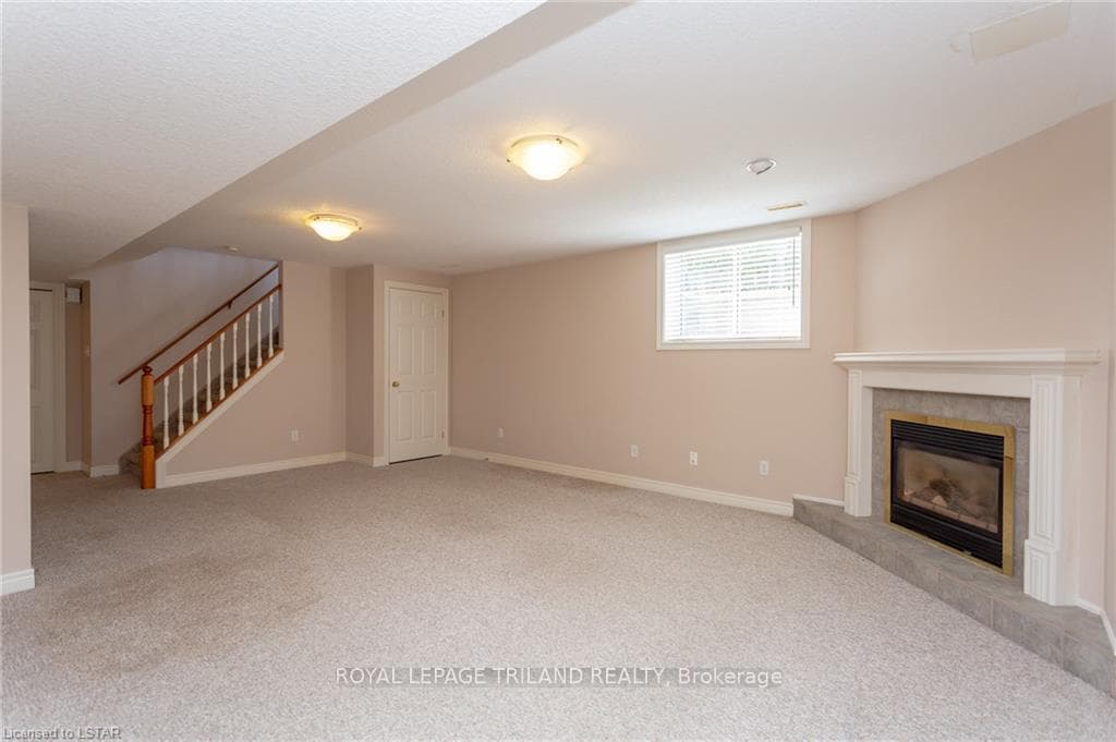 18 EDGEWELL Crescent photo 27