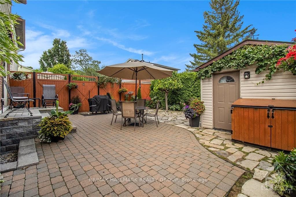 825 HARLEQUIN Crescent photo 22