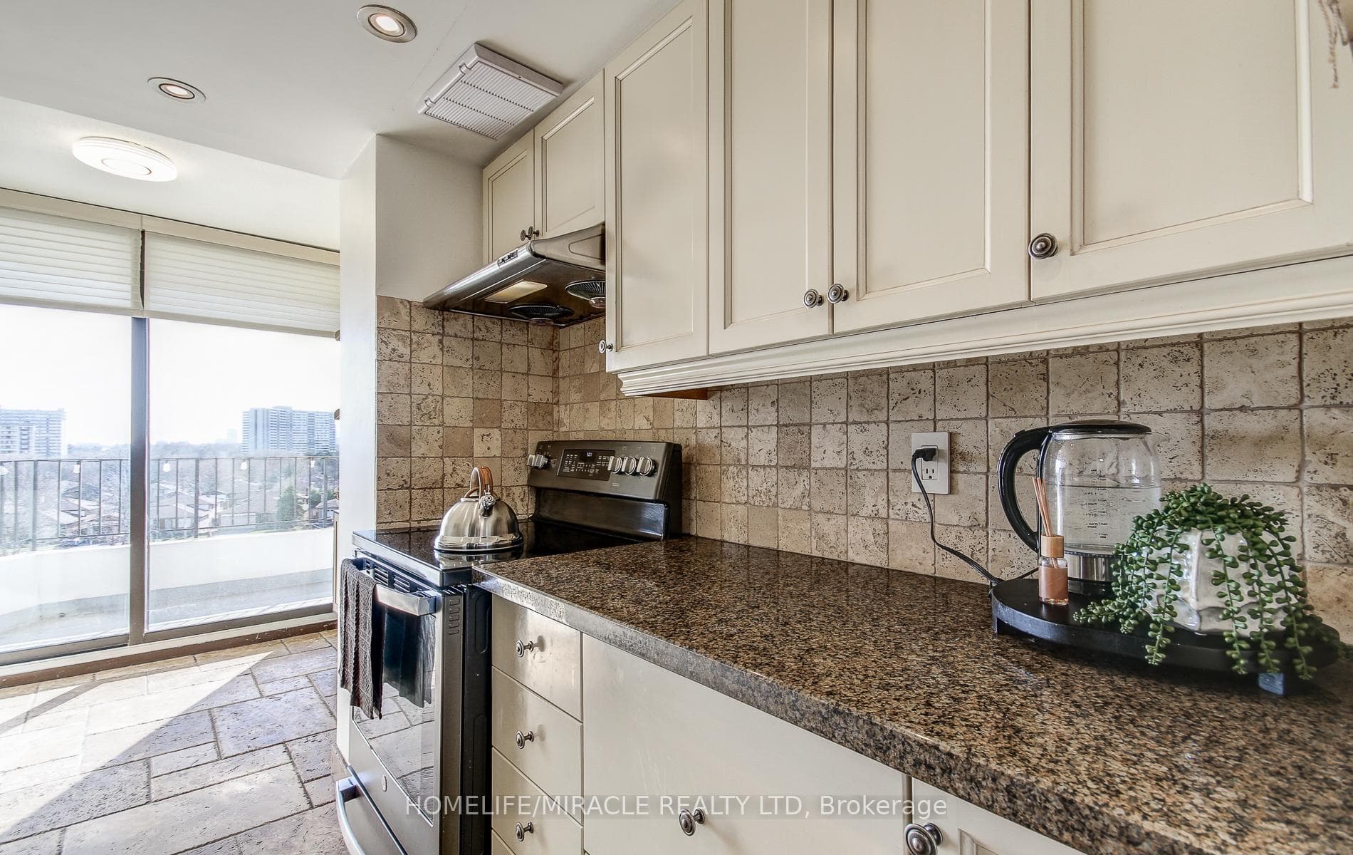 1333 Bloor Street Unit 504 photo 20