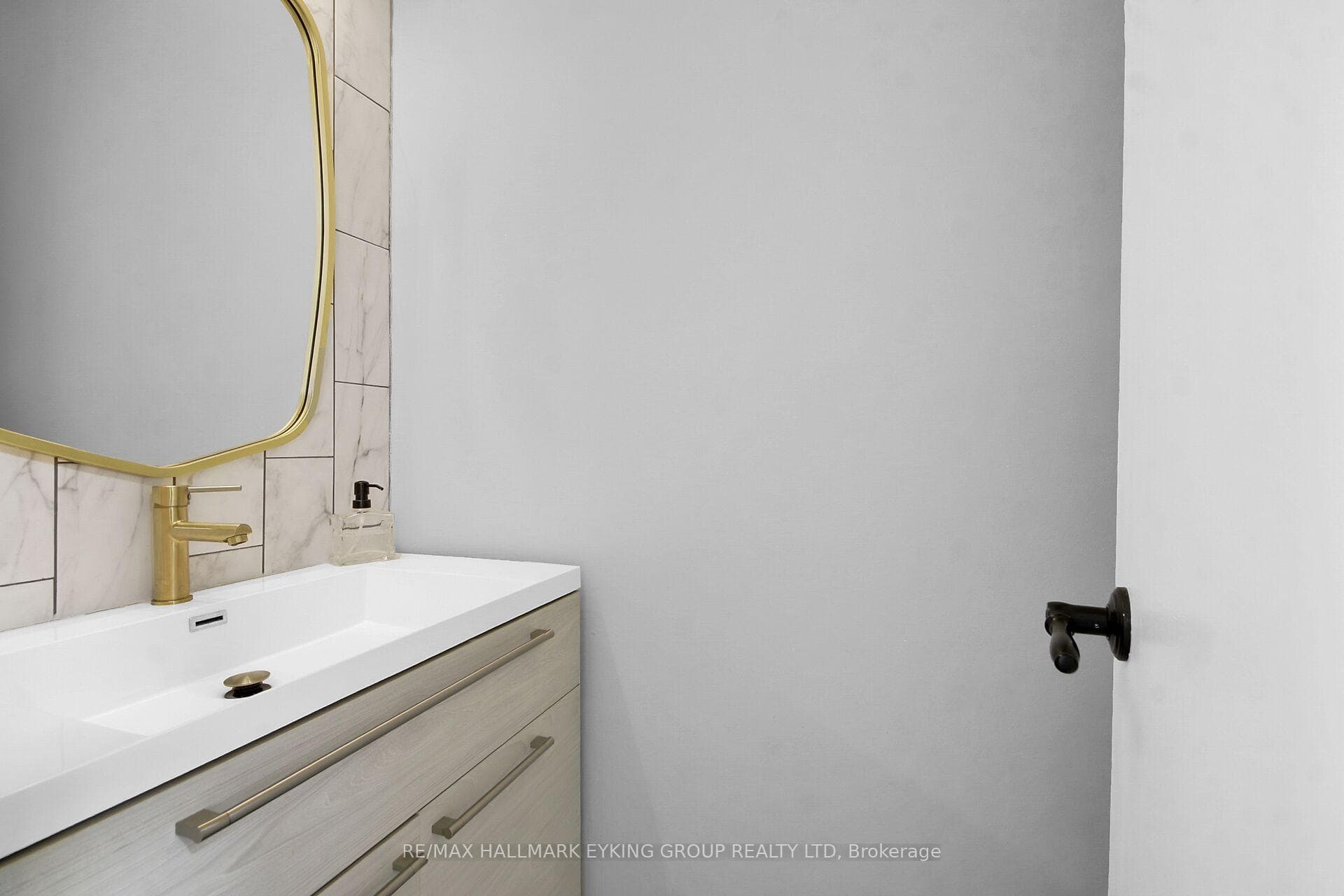 8 Vickers Way photo 23