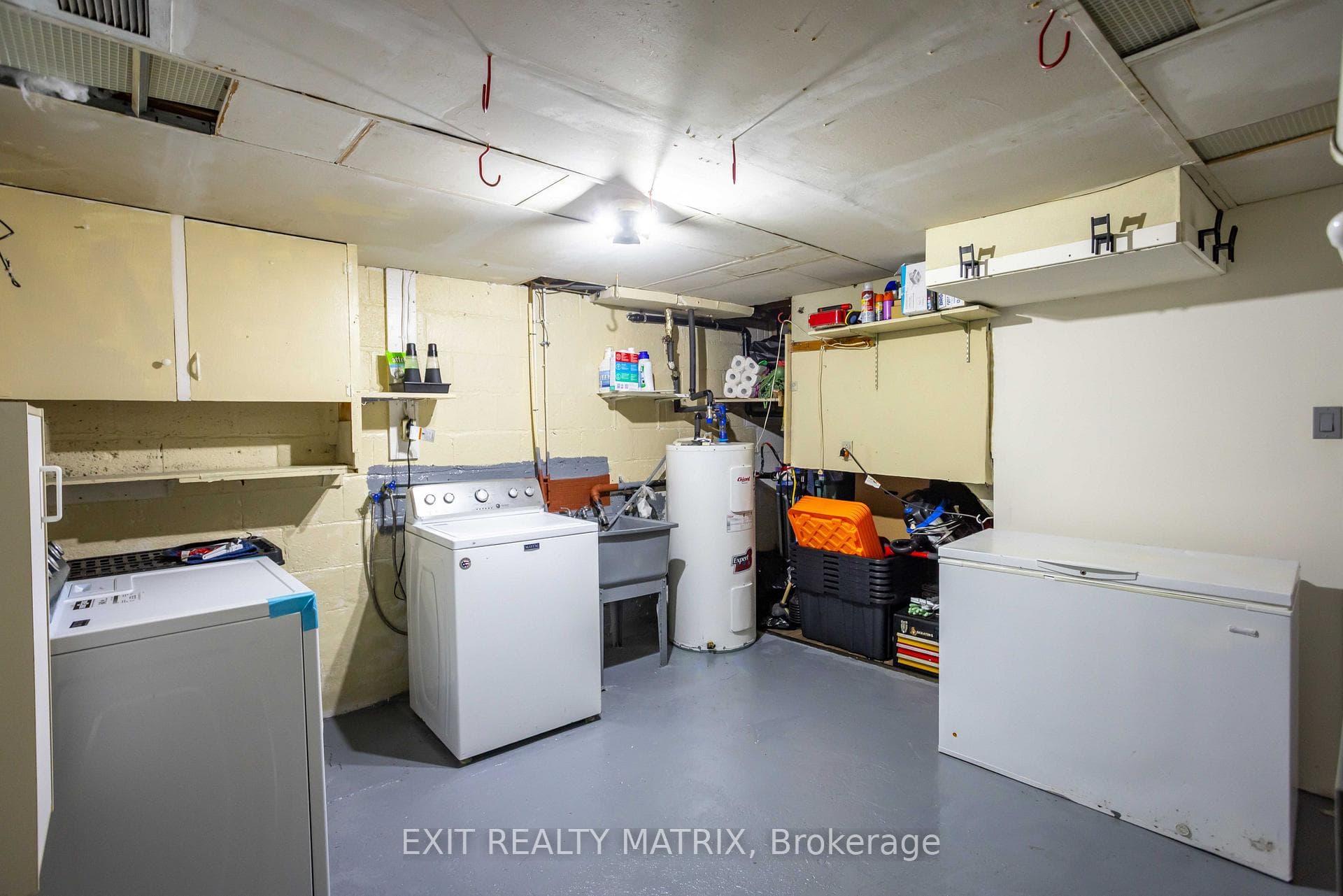 552 Dunbrack Street photo 35