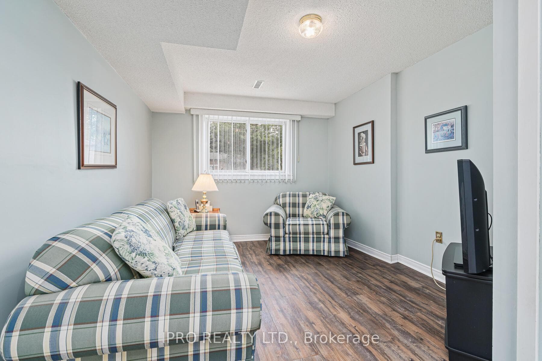 27 Eleanor Crescent photo 20
