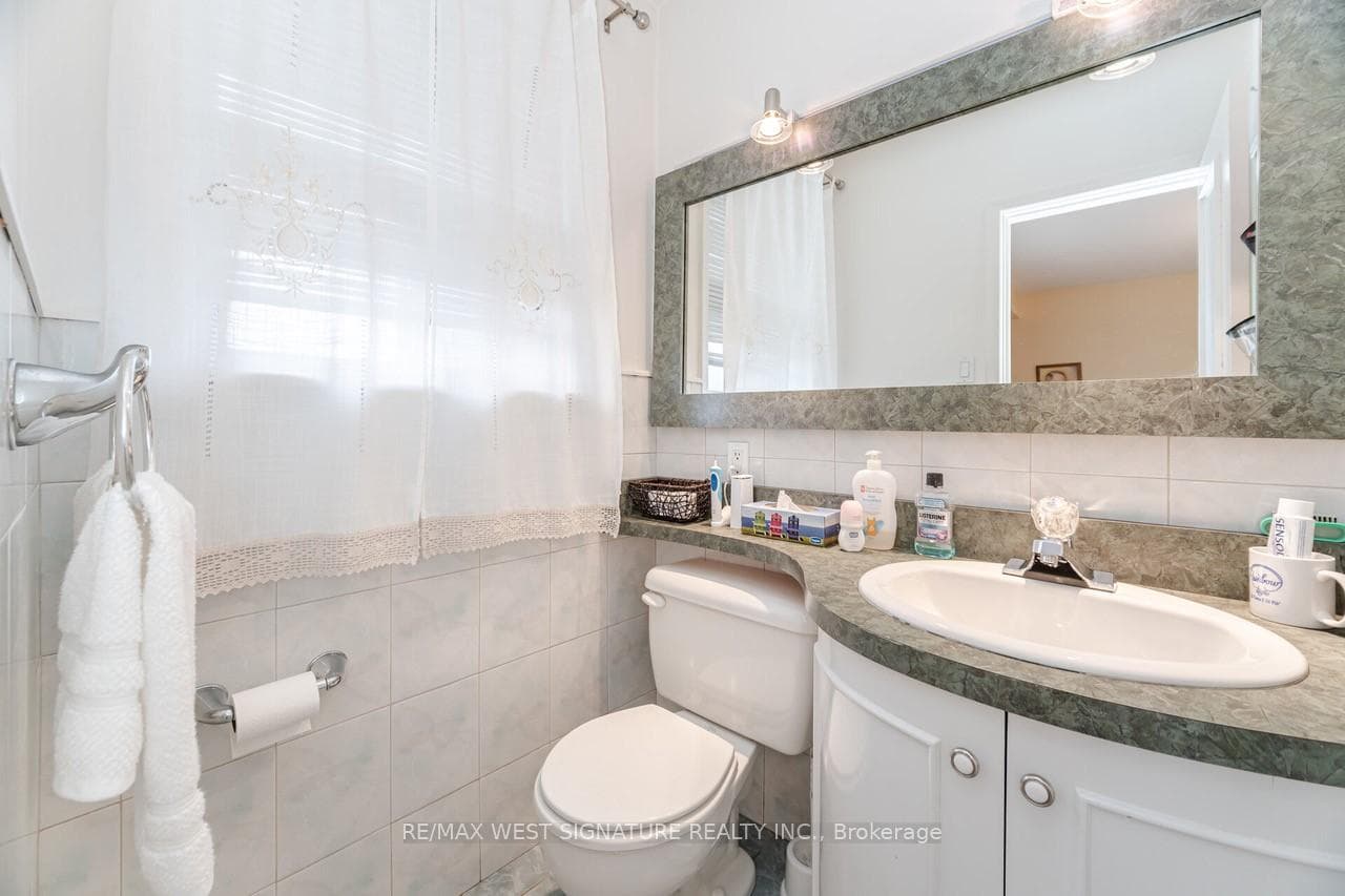 56 Dalegrove Crescent photo 12