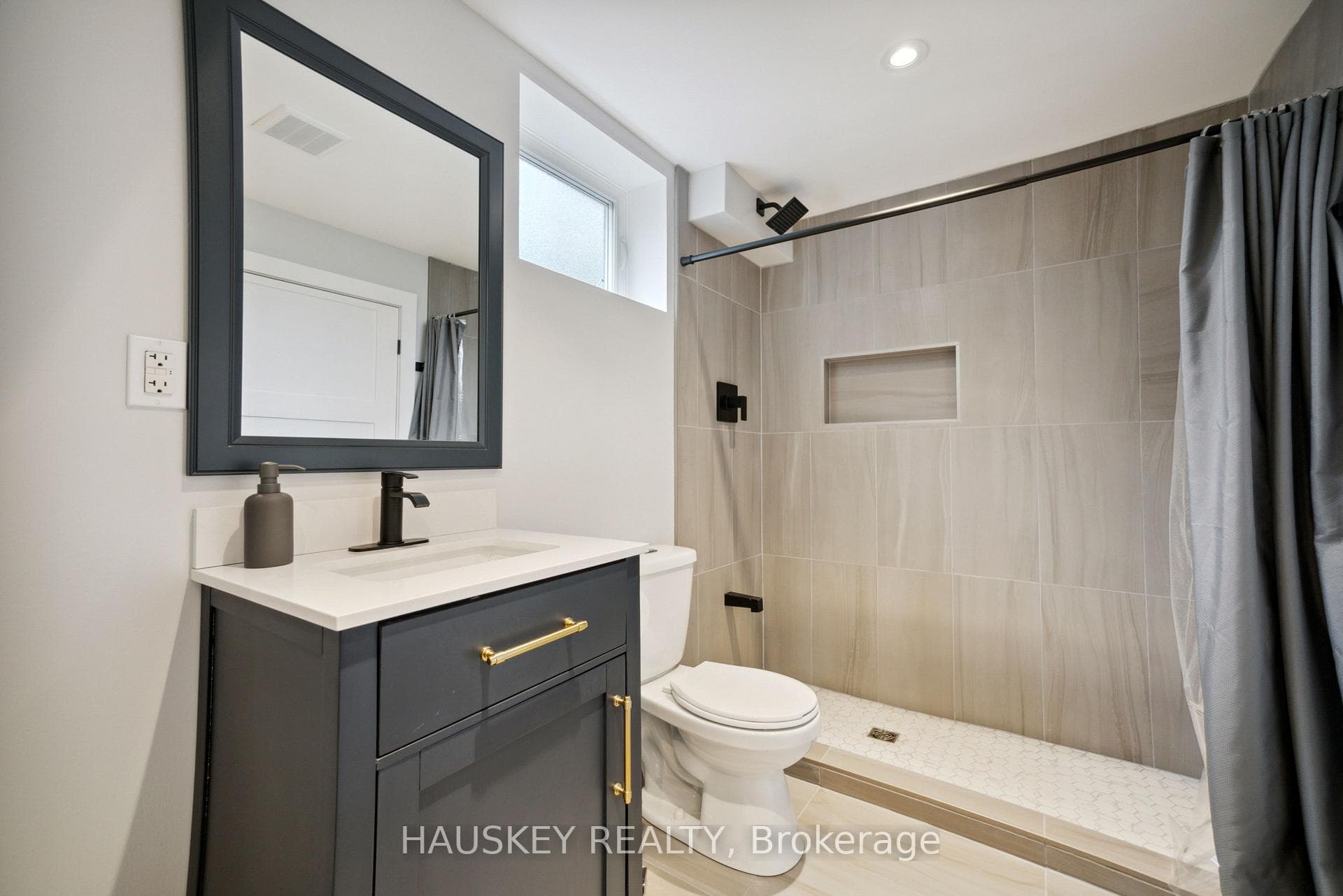26 Third Avenue photo 19