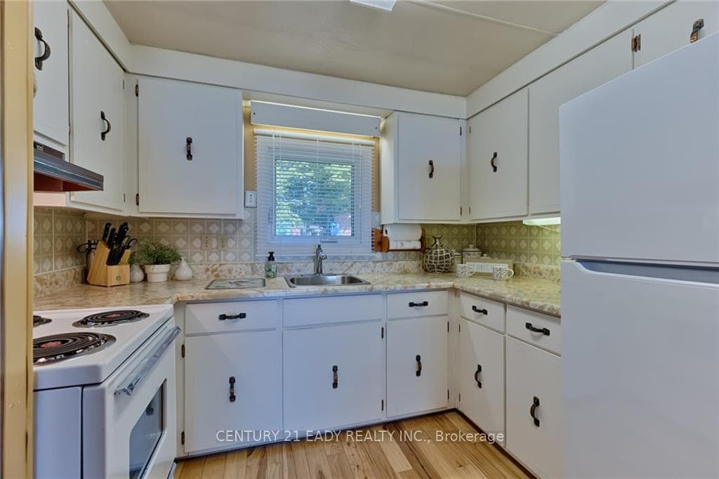 384 BLACK POINT Road photo 12