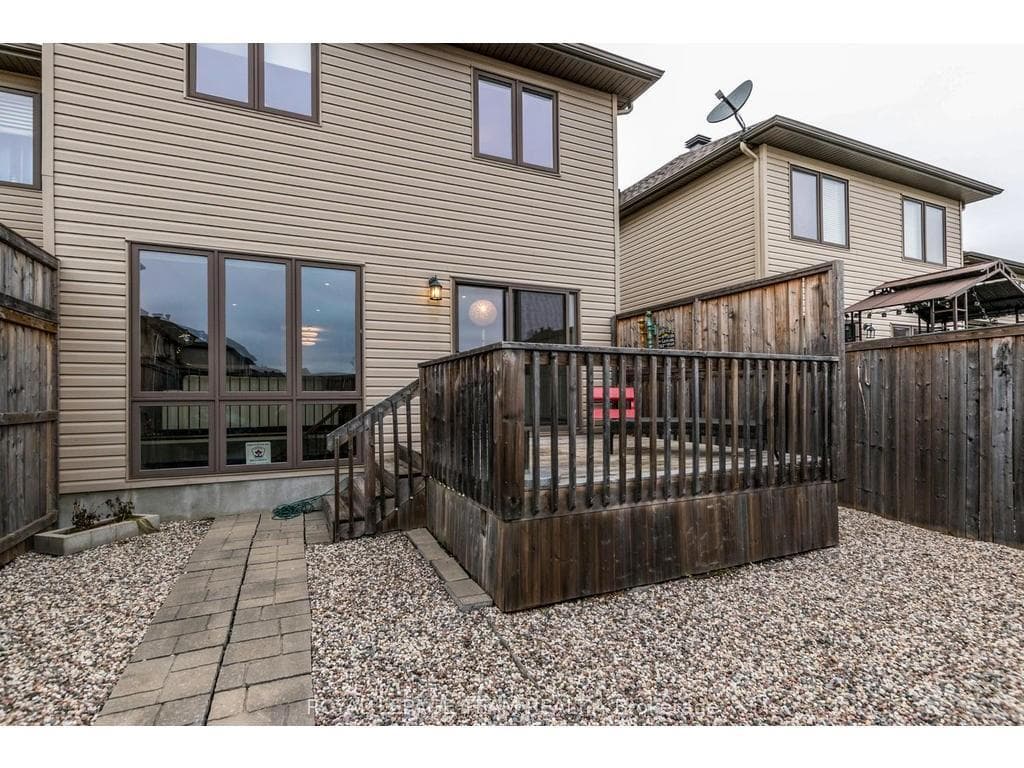 165 Woodhurst Crescent photo 41