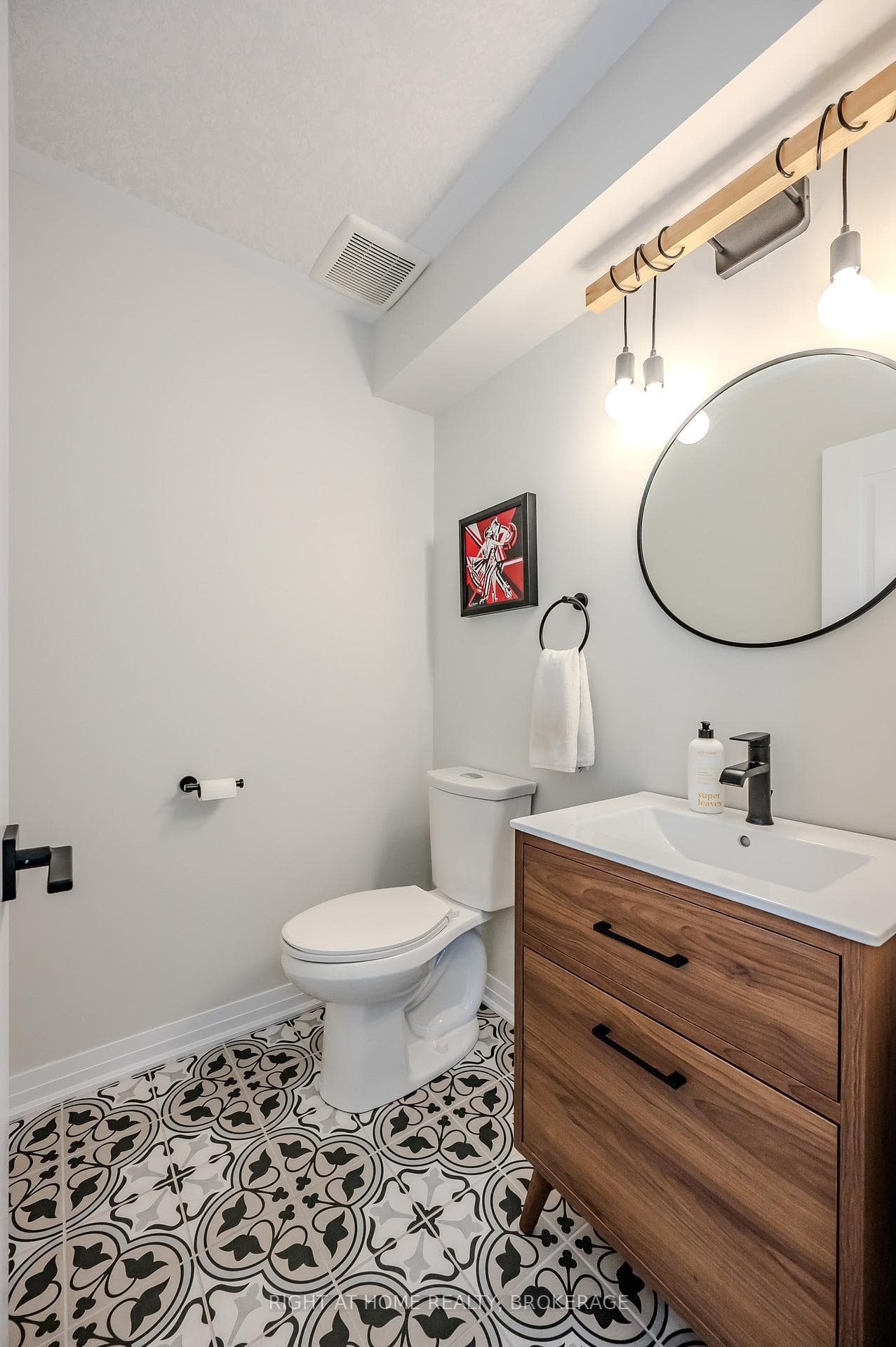 311 WOOLWICH Street Unit 11 photo 11