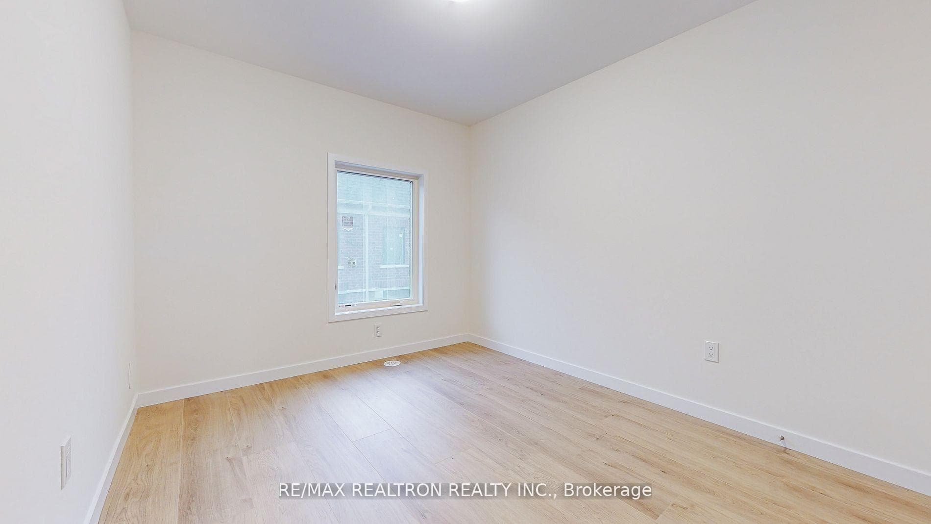 10262 Keele Street photo 12