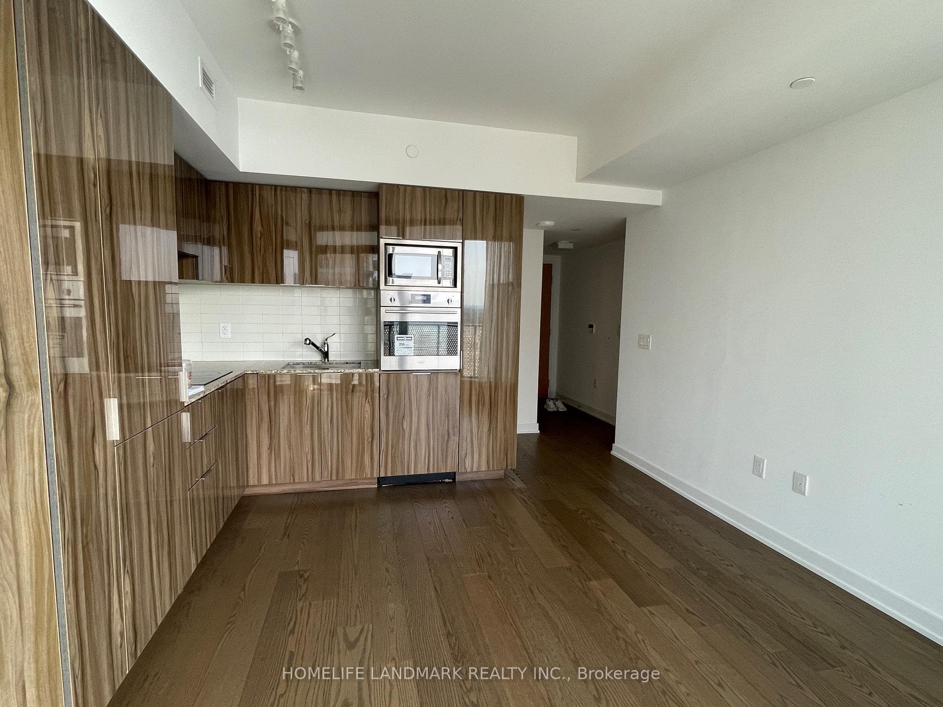 11 Wellesley Street Unit 5011 photo 2