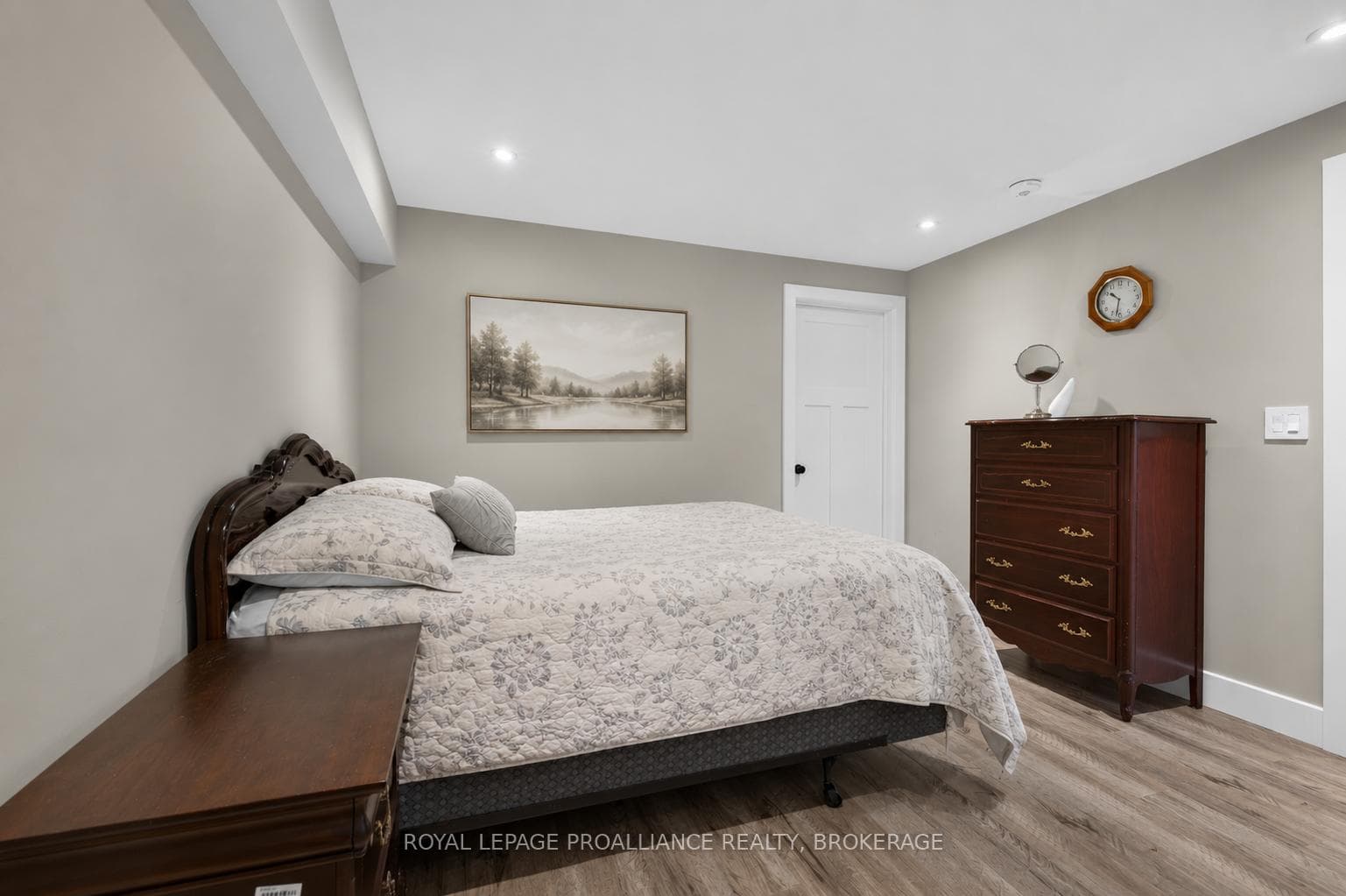 589 FIELDSTONE Drive photo 32