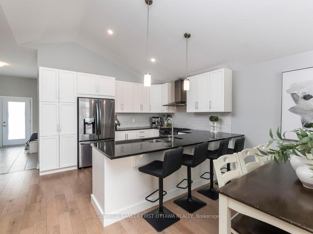627 Bracewell Street photo 14