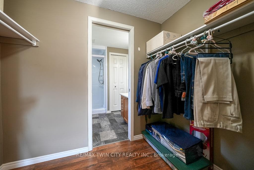 walk thru closet