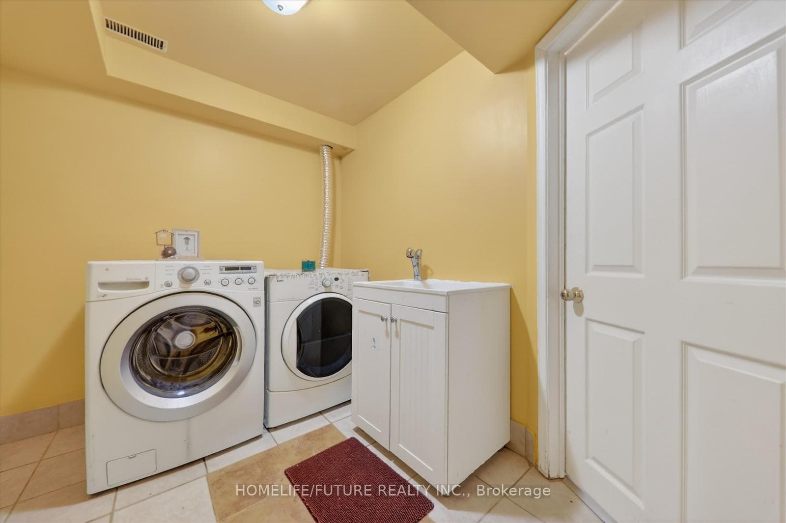 118 Doubtfire Crescent photo 47