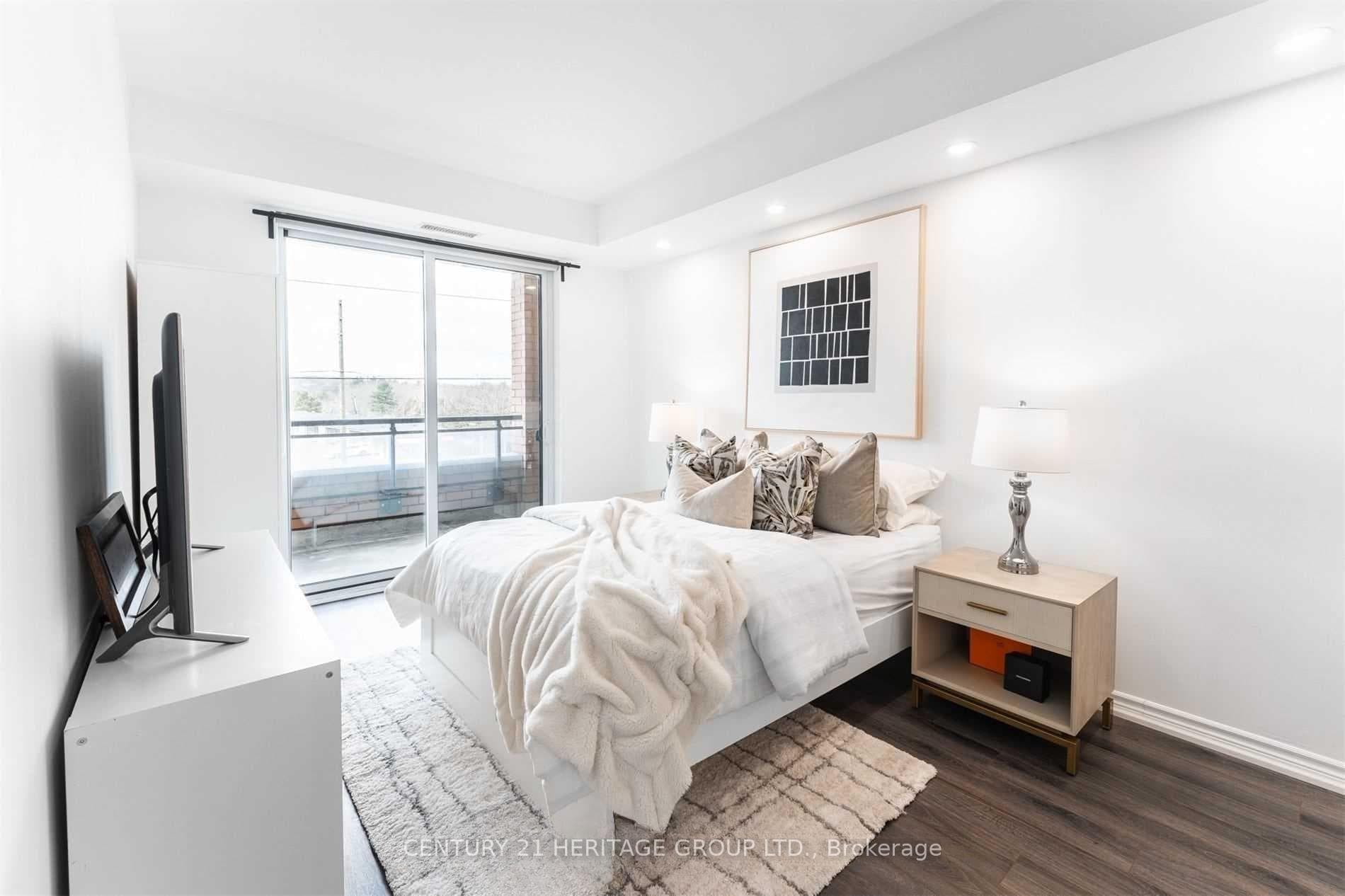 11611 Yonge Street Unit 319 photo 11