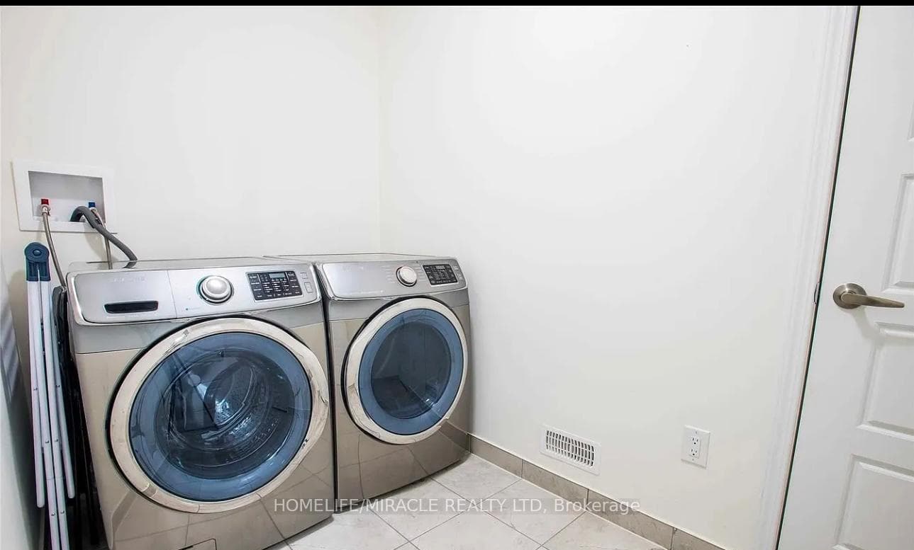 122 Thornbush Boulevard Unit Main floor photo 11