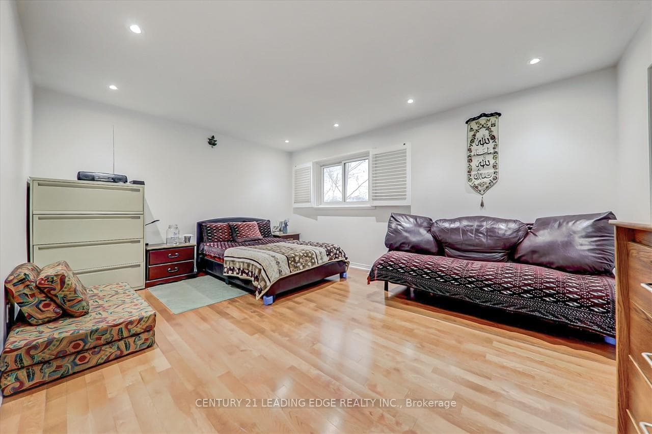 290 Sheffield Court photo 16