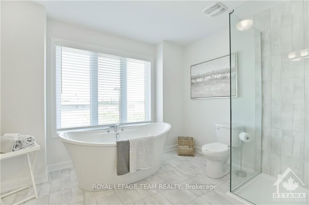 54 REYNARD Crescent photo 21