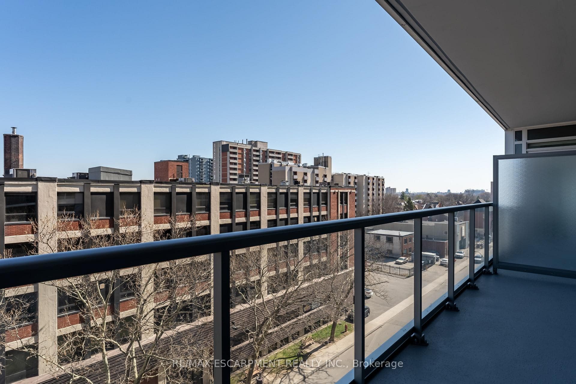 100 sf balcony