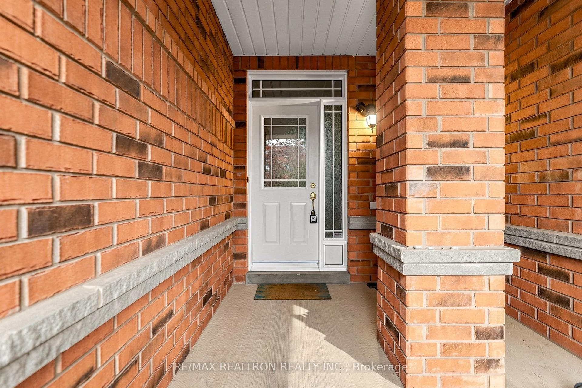 142 Mistywood Crescent photo 2