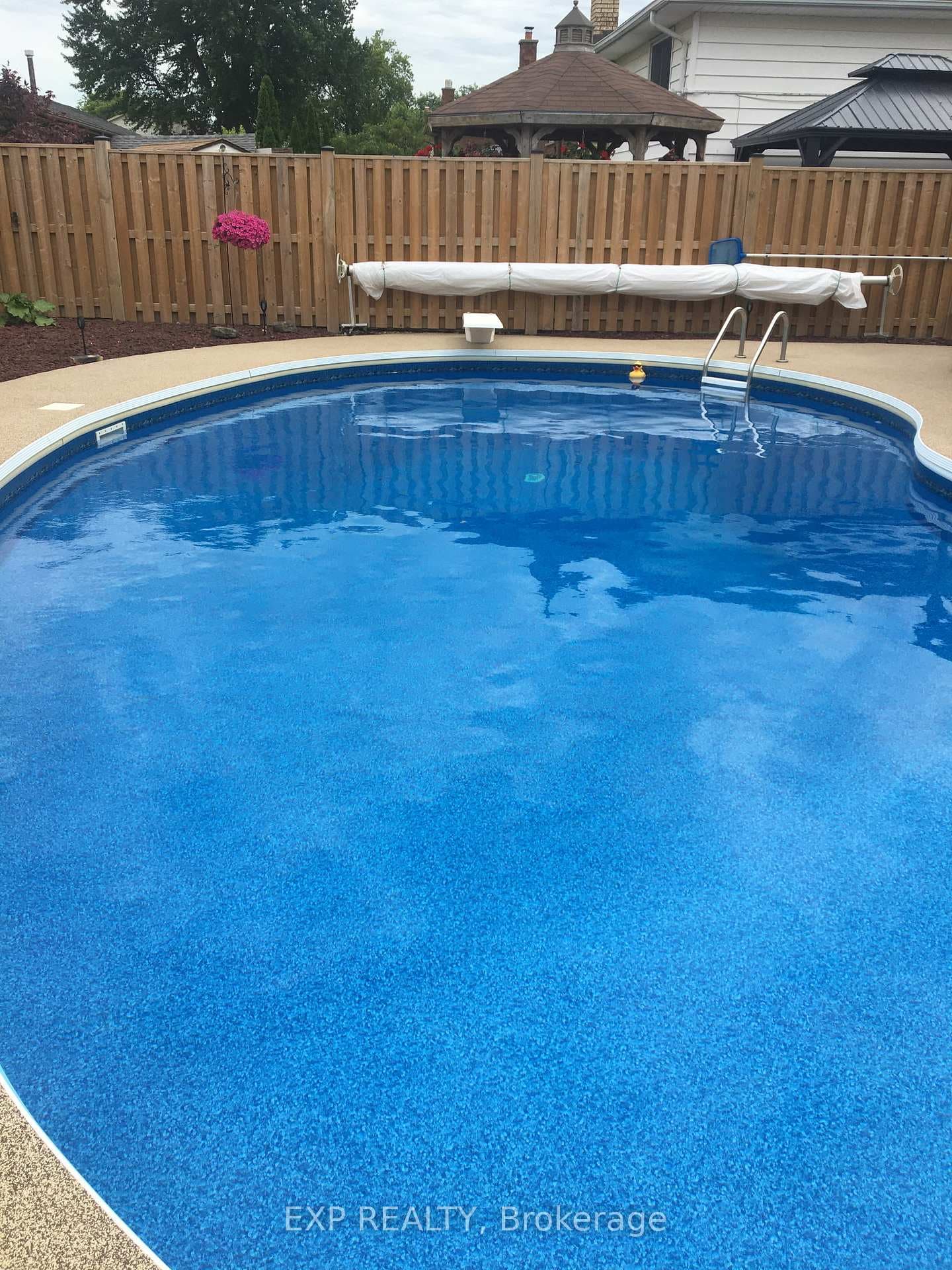 111 Roundhill Court photo 33