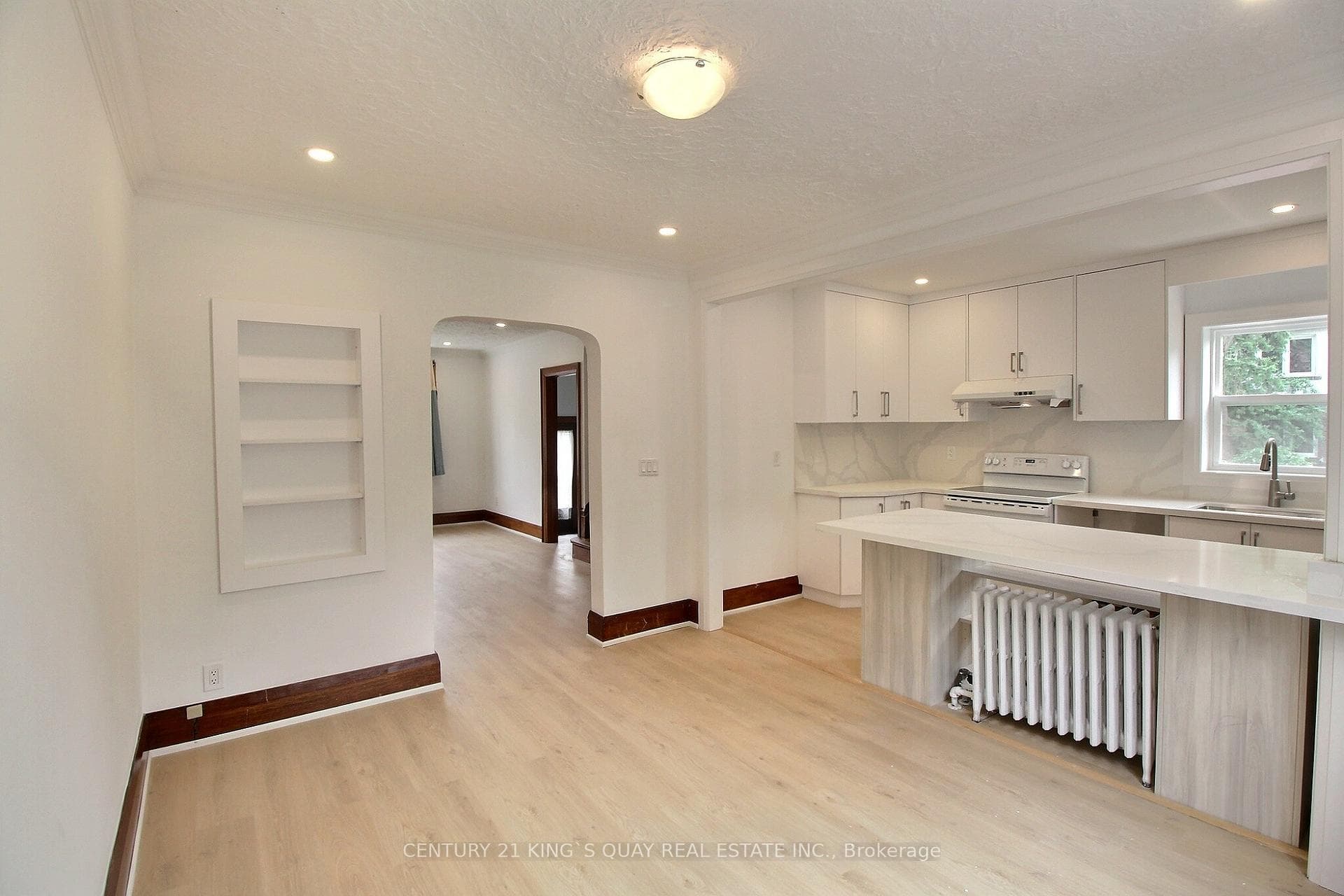 224 Lawrence Avenue photo 2