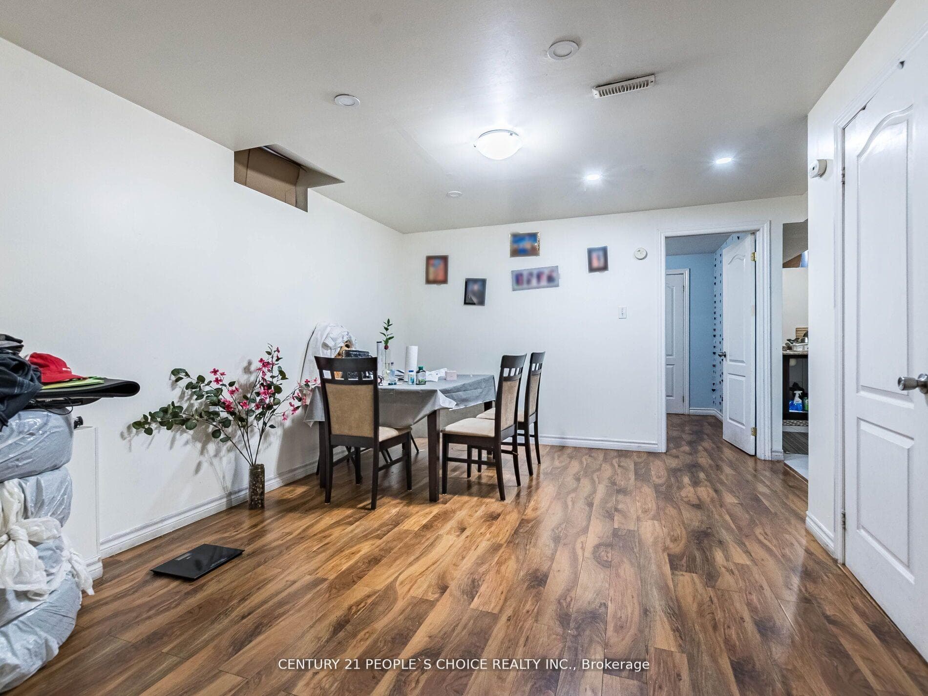 5 Versailles Crescent photo 31