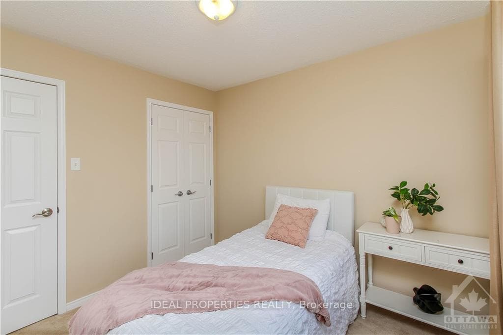 818 TABARET Street photo 24